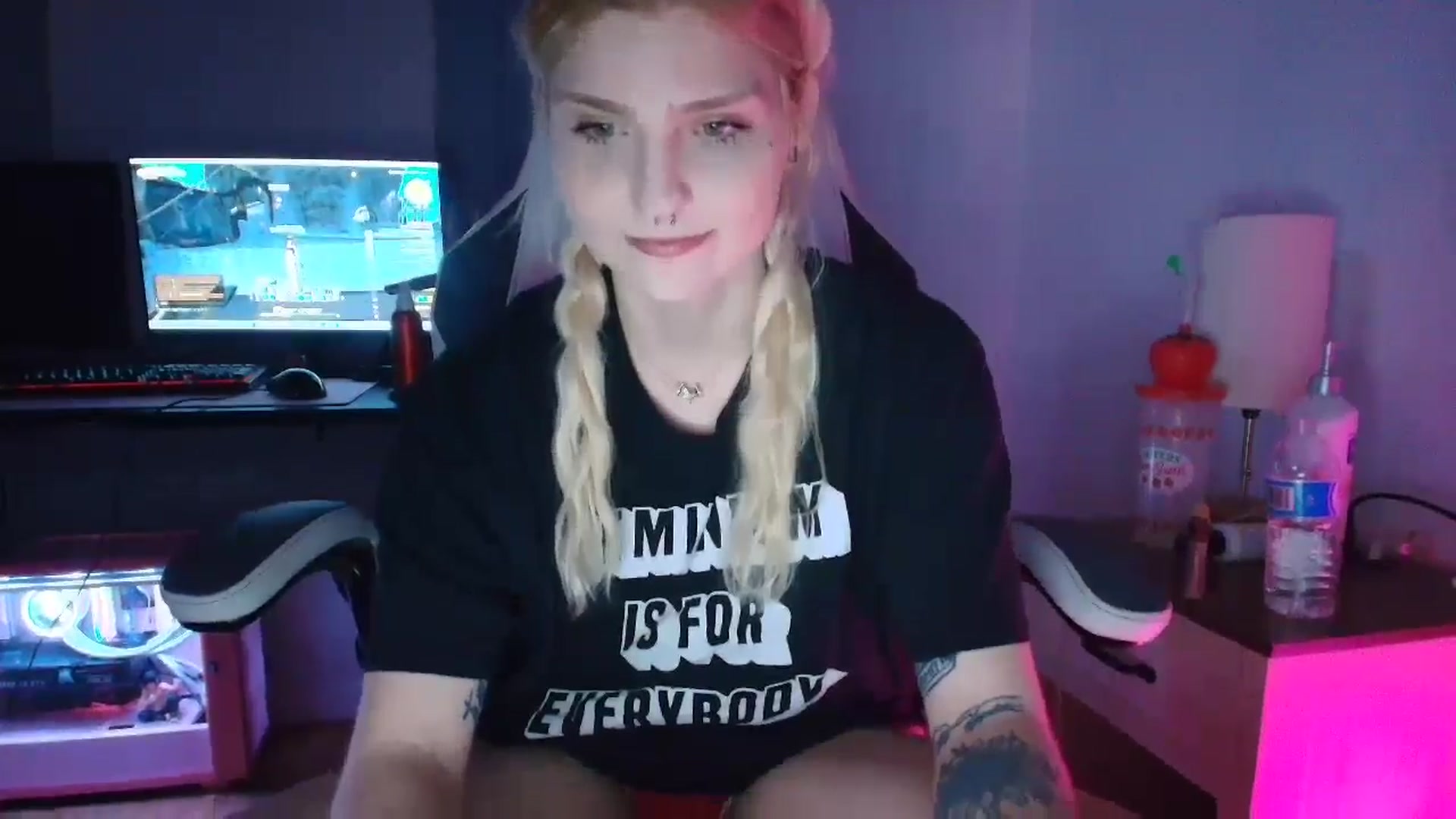Gallery image thumbnail from DuckChan0's myfreecams stream on, 03/12/2025, 24:23 image 5 of 20