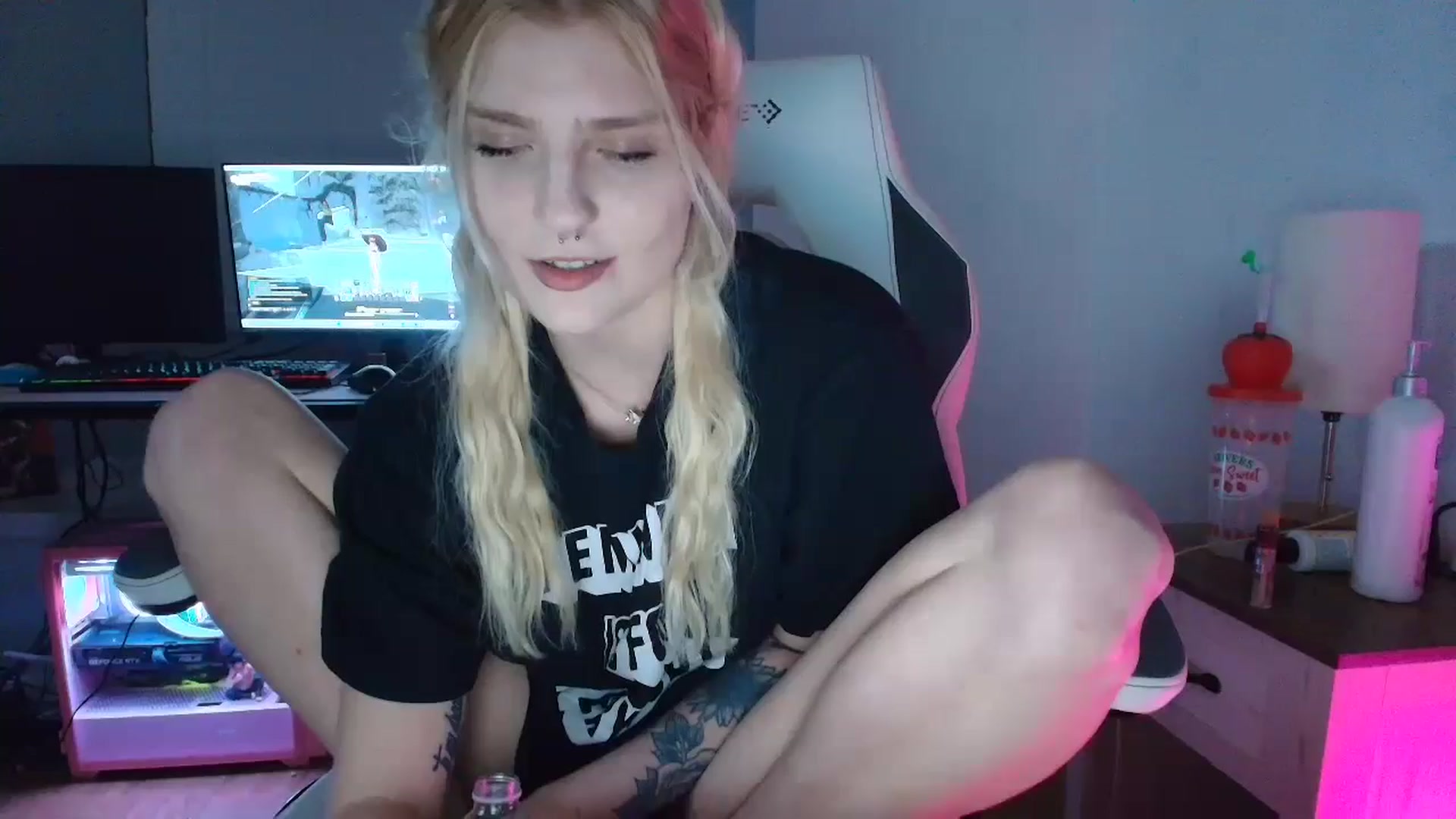 Gallery image thumbnail from DuckChan0's myfreecams stream on, 03/12/2025, 24:23 image 11 of 20