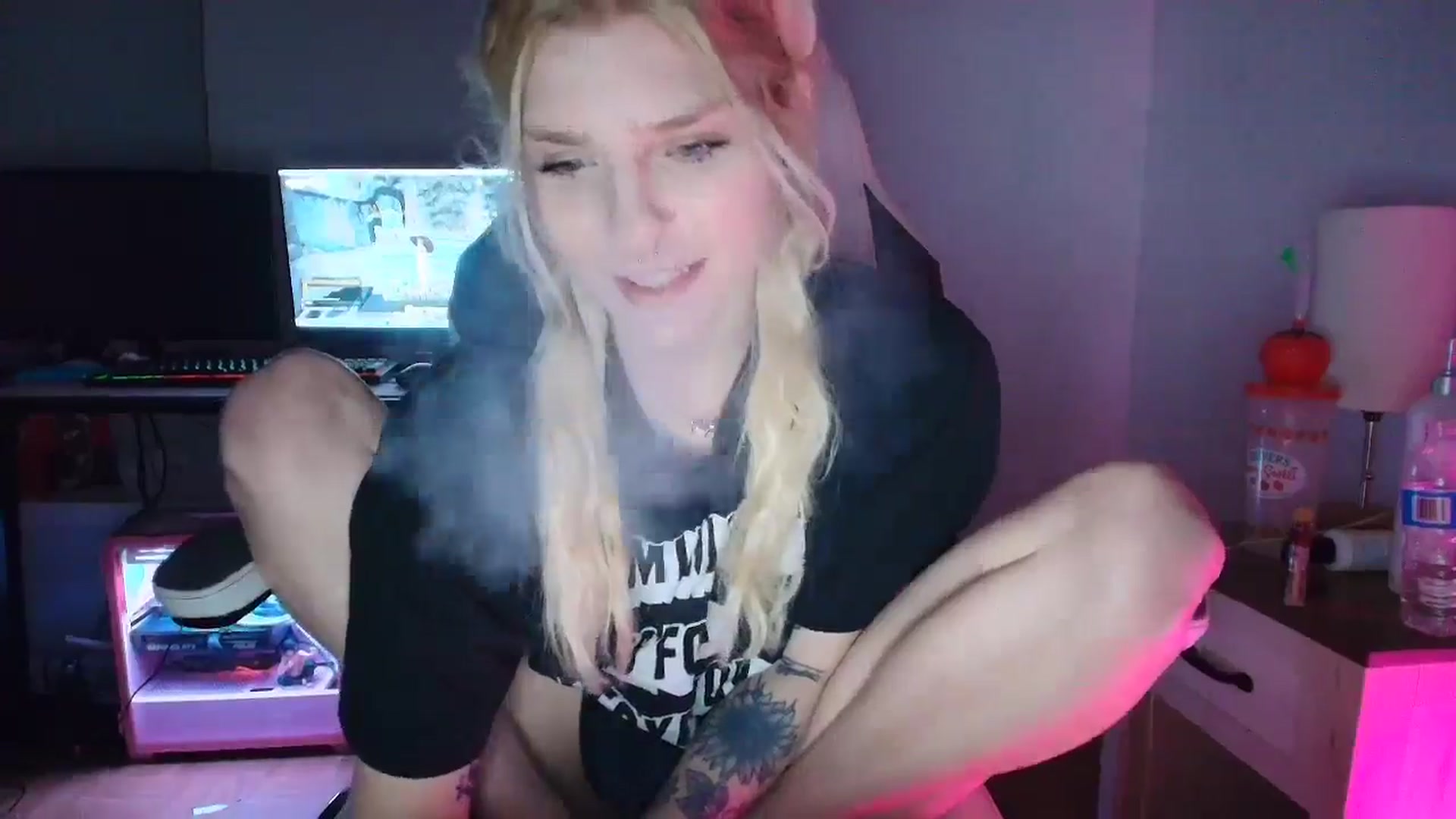 Gallery image thumbnail from DuckChan0's myfreecams stream on, 03/12/2025, 24:23 image 10 of 20