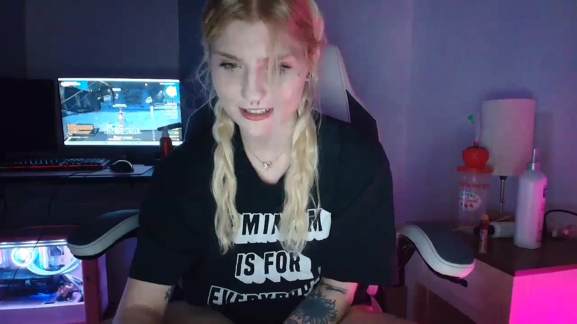 Gallery image thumbnail from DuckChan0's myfreecams stream on, 03/12/2025, 24:23 image 4 of 20