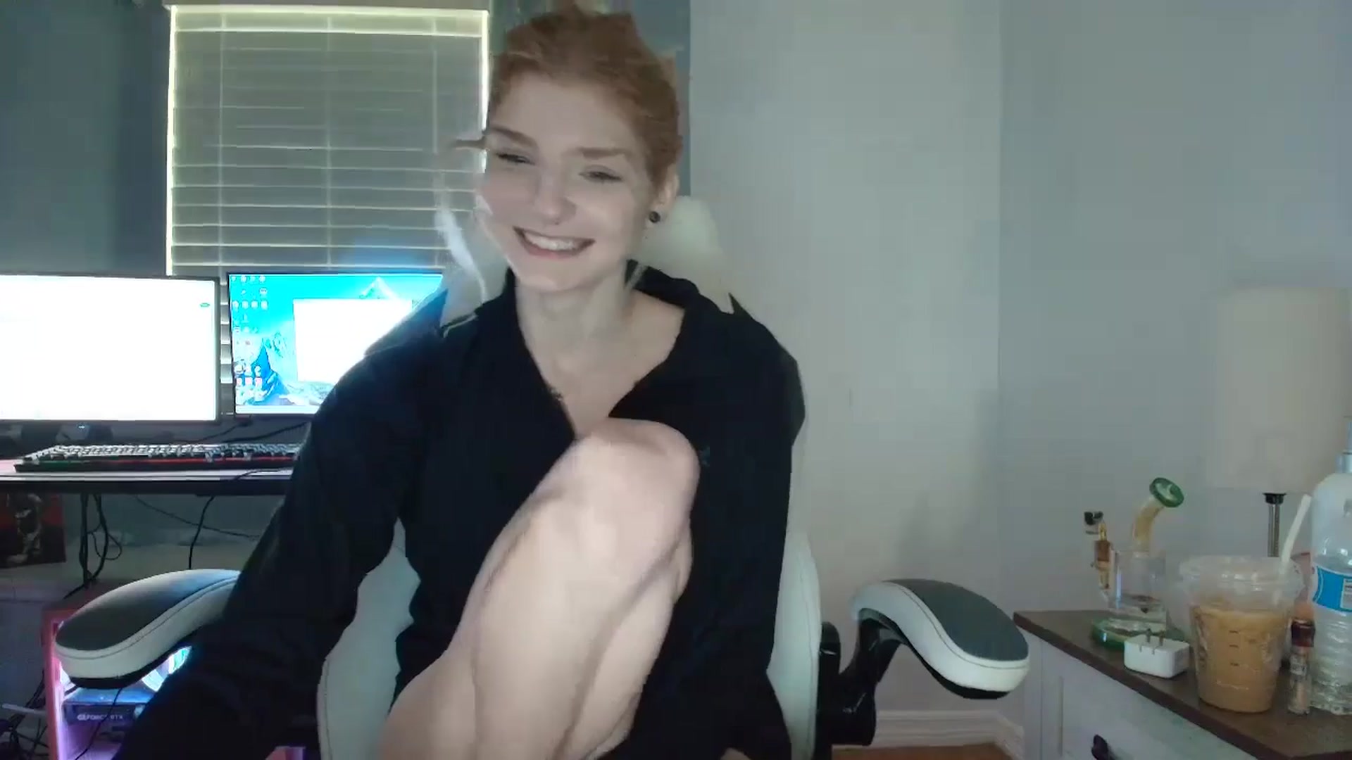 Gallery image thumbnail from DuckChan0's myfreecams stream on, 03/12/2025, 13:46 image 9 of 20