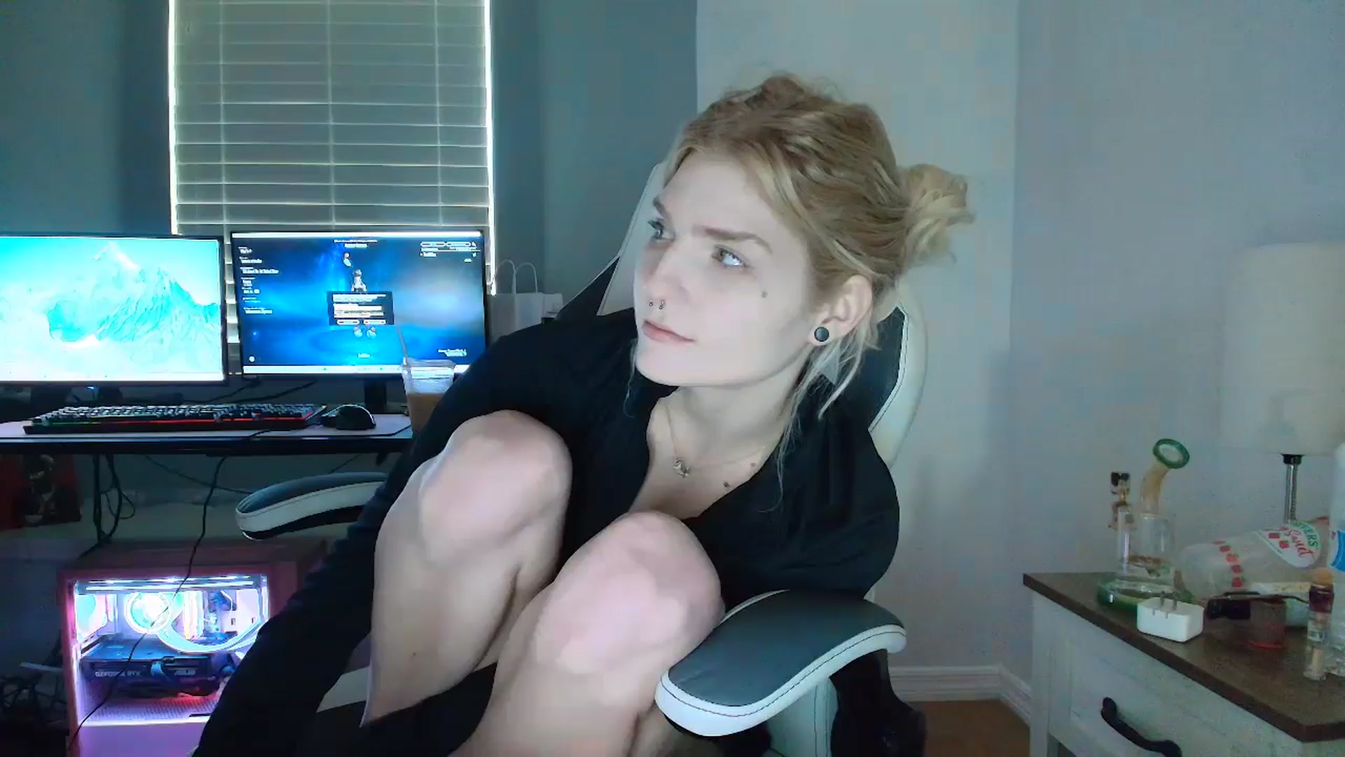 Gallery image thumbnail from DuckChan0's myfreecams stream on, 03/12/2025, 13:46 image 15 of 20
