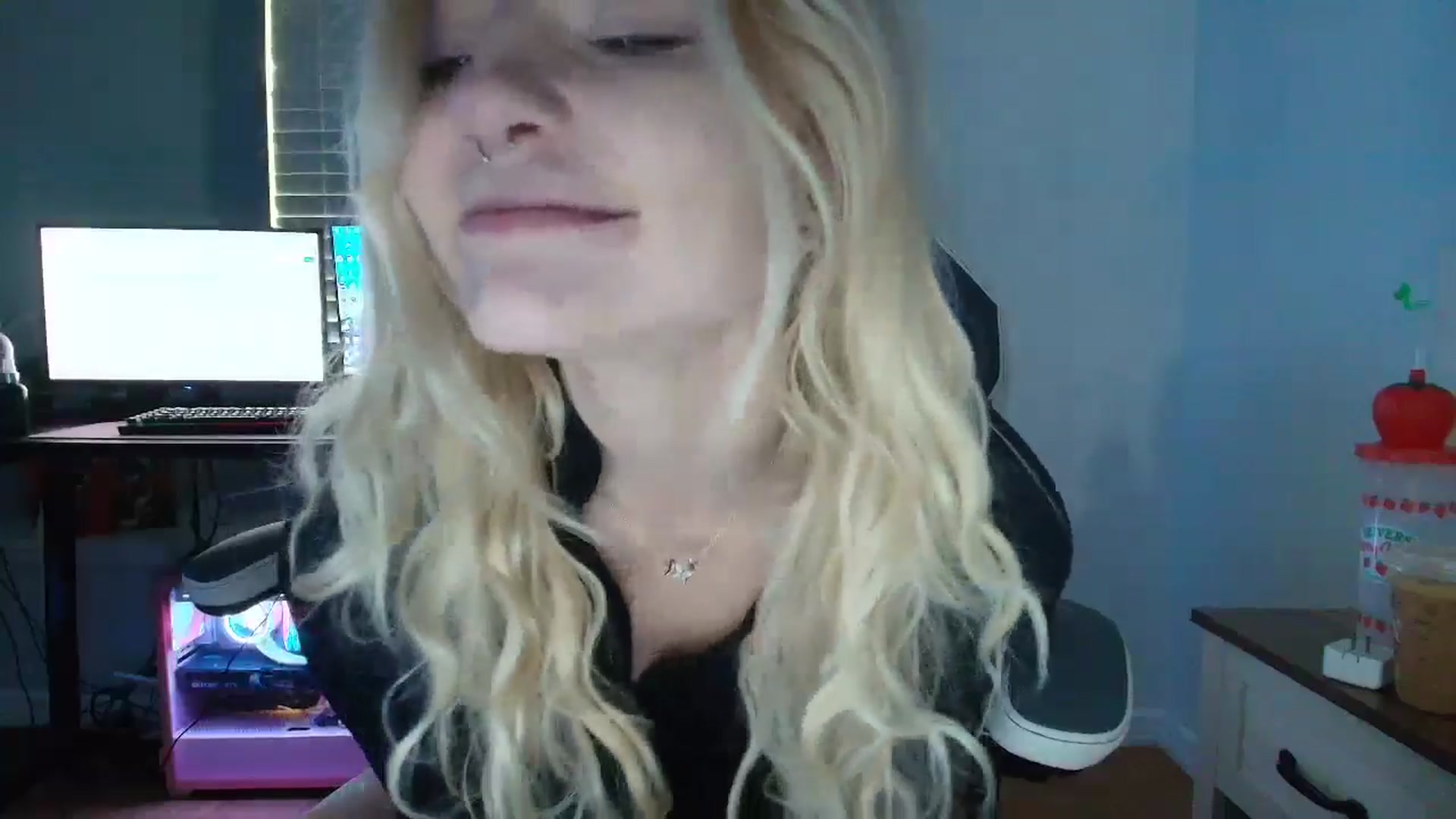 Gallery image thumbnail from DuckChan0's myfreecams stream on, 03/12/2025, 13:46 image 2 of 20