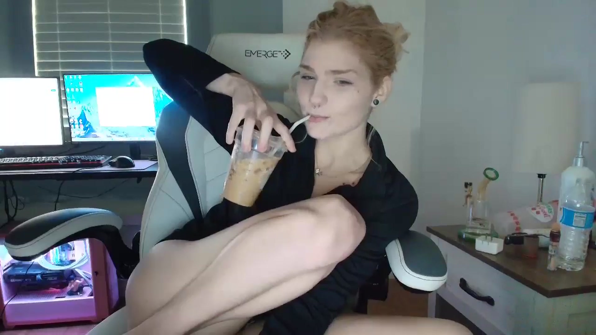 Gallery image thumbnail from DuckChan0's myfreecams stream on, 03/12/2025, 13:46 image 10 of 20