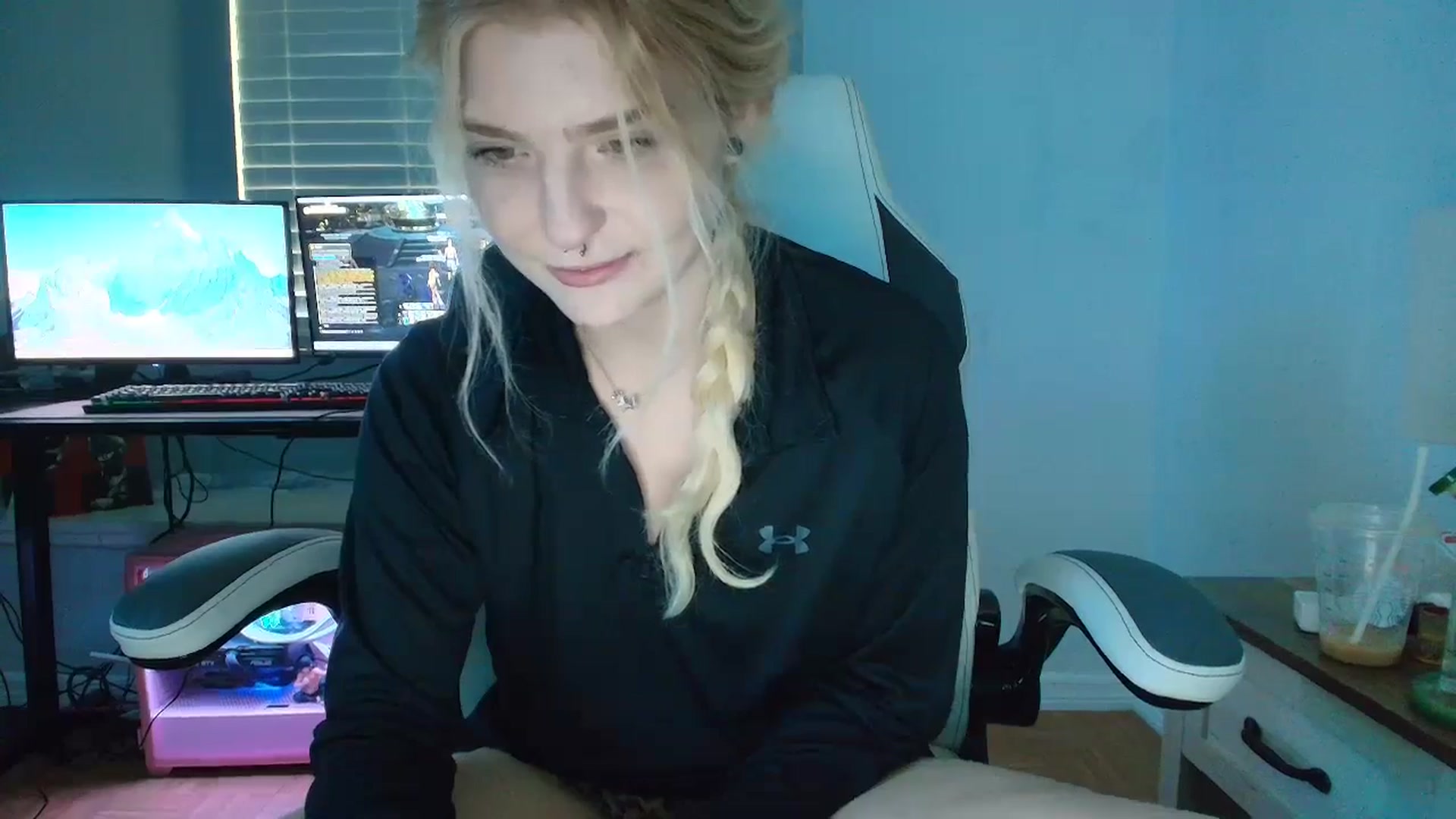 Gallery image thumbnail from DuckChan0's myfreecams stream on, 03/12/2025, 15:07 image 18 of 20