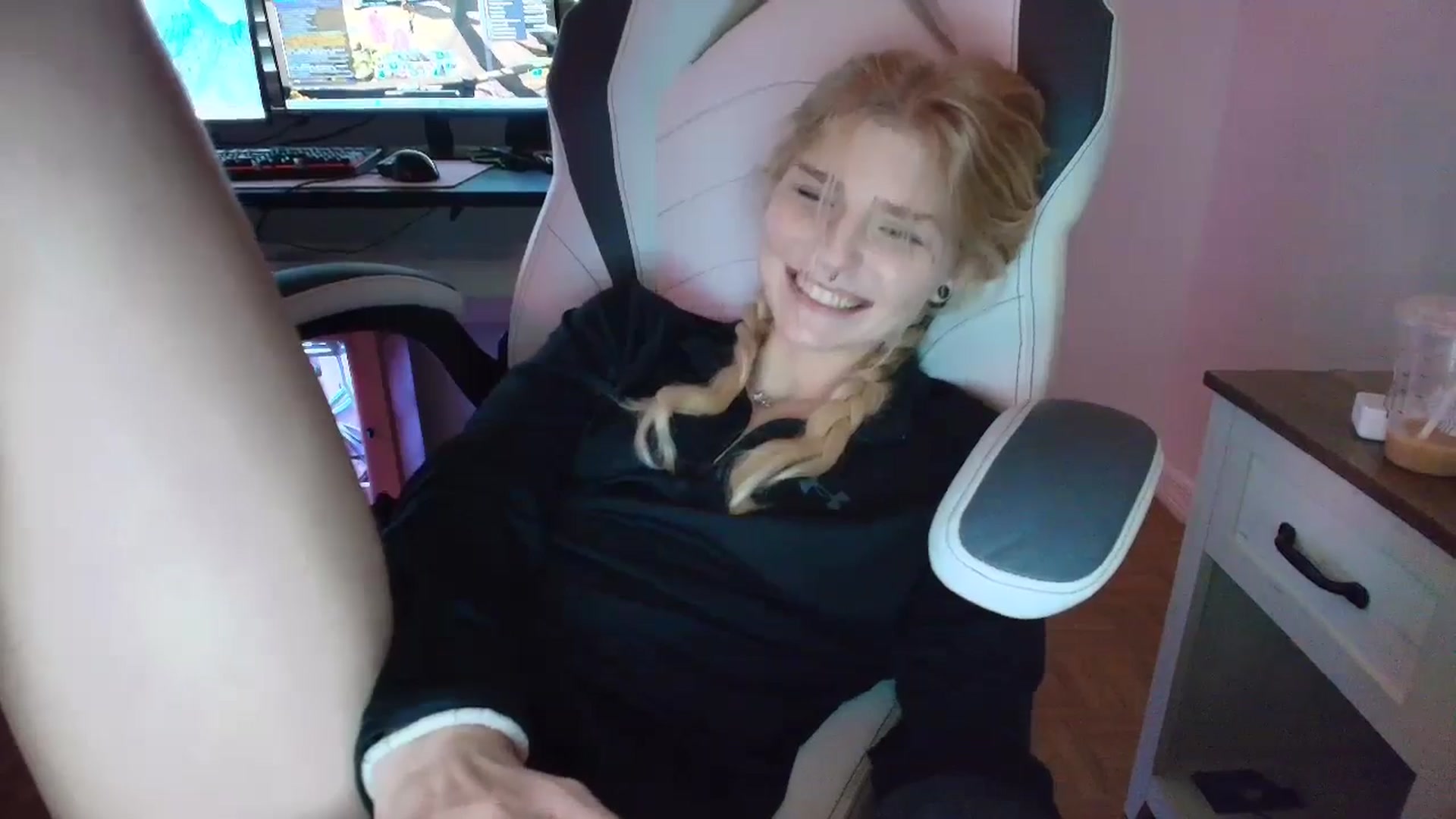 Gallery image thumbnail from DuckChan0's myfreecams stream on, 03/12/2025, 15:07 image 10 of 20