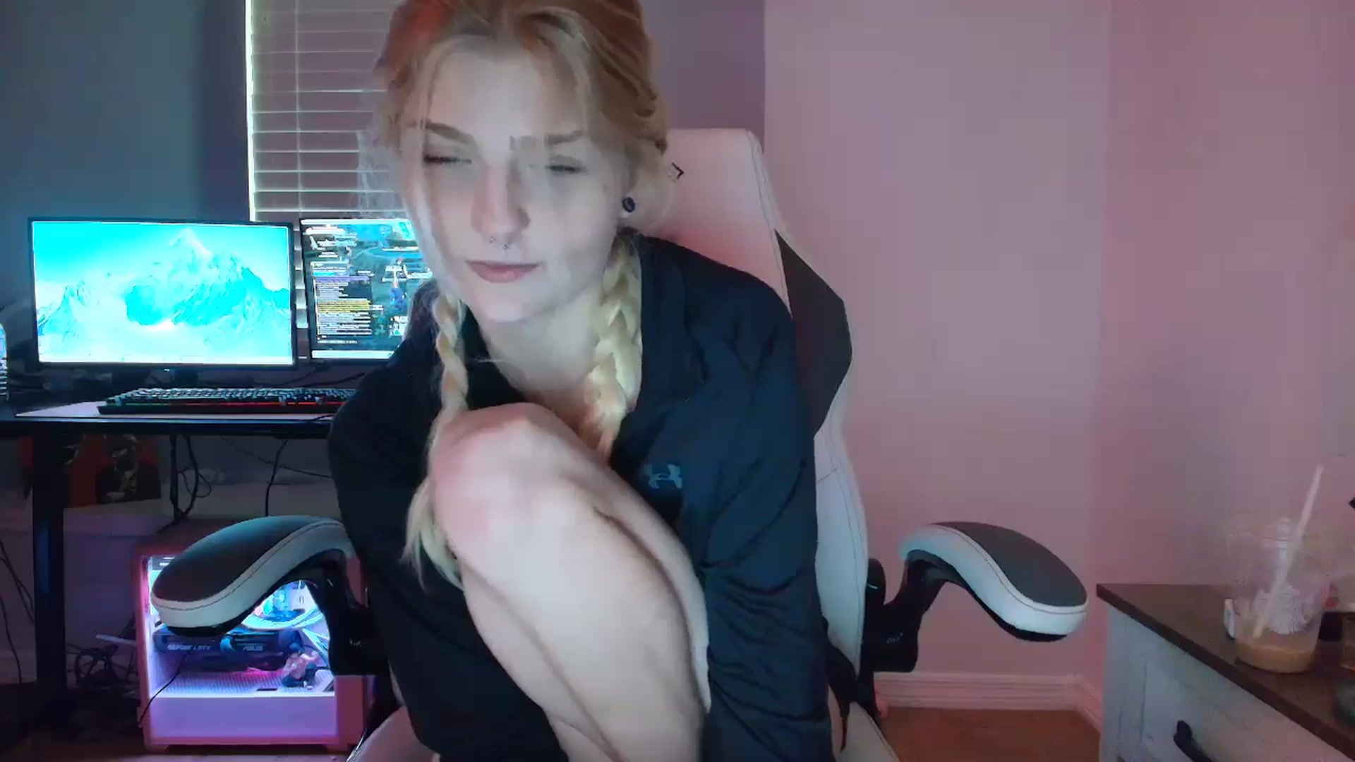 Gallery image thumbnail from DuckChan0's myfreecams stream on, 03/12/2025, 15:07 image 11 of 20