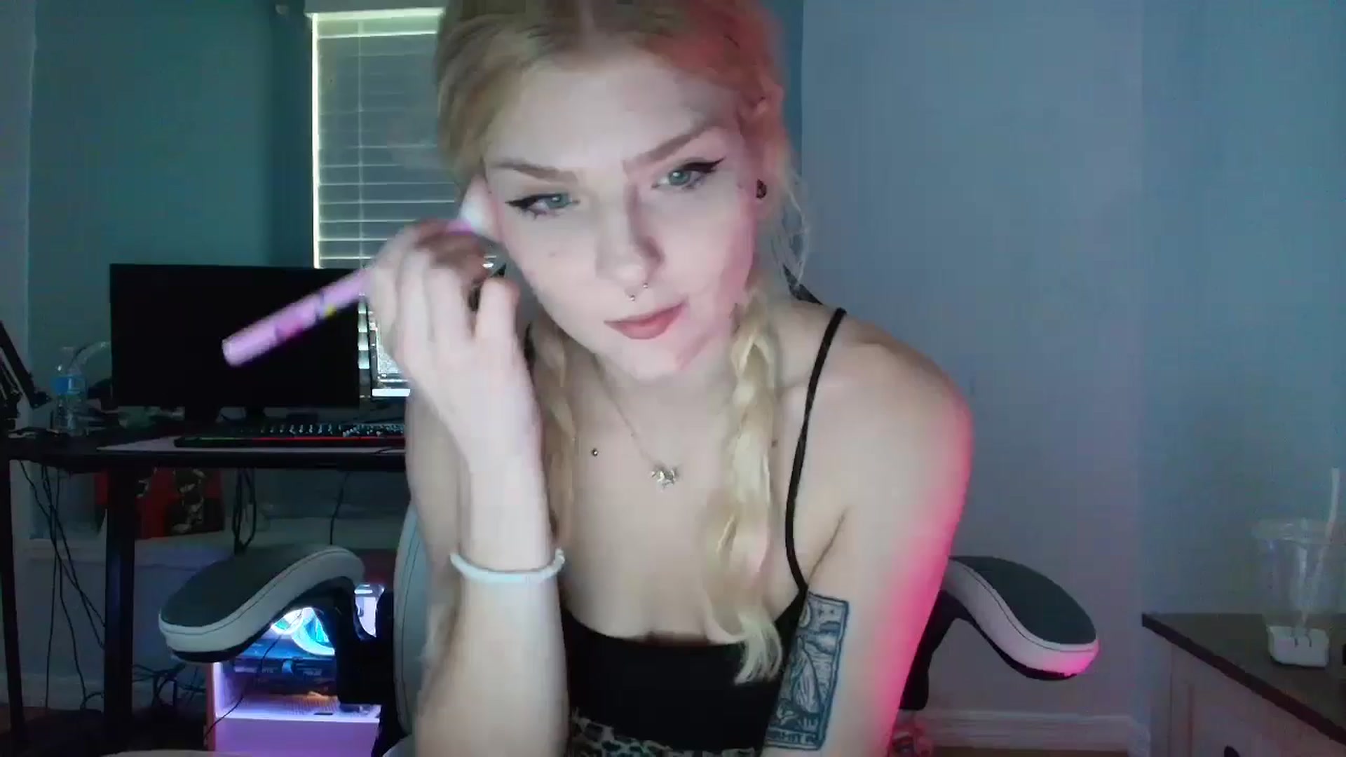 Gallery image thumbnail from DuckChan0's myfreecams stream on, 03/12/2025, 16:25 image 1 of 20