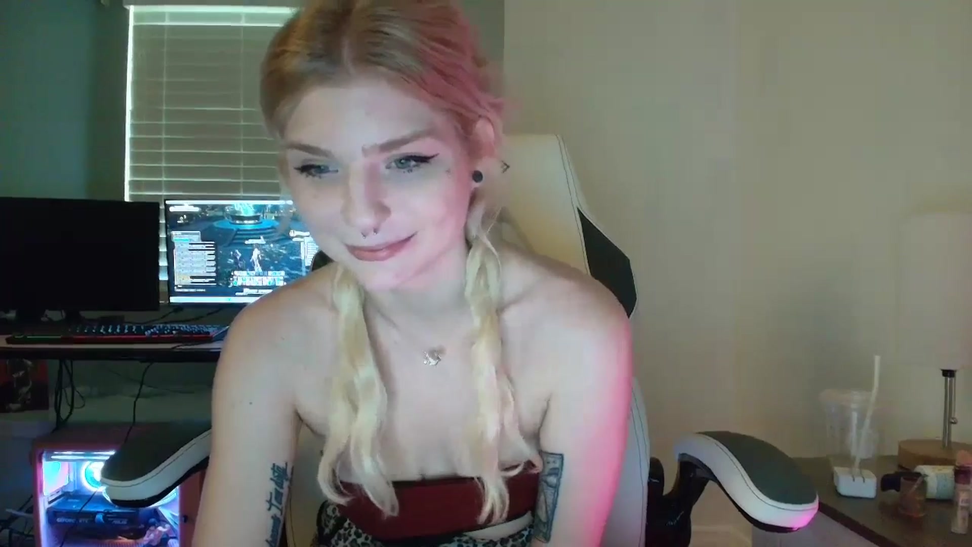 Gallery image thumbnail from DuckChan0's myfreecams stream on, 03/12/2025, 16:25 image 9 of 20