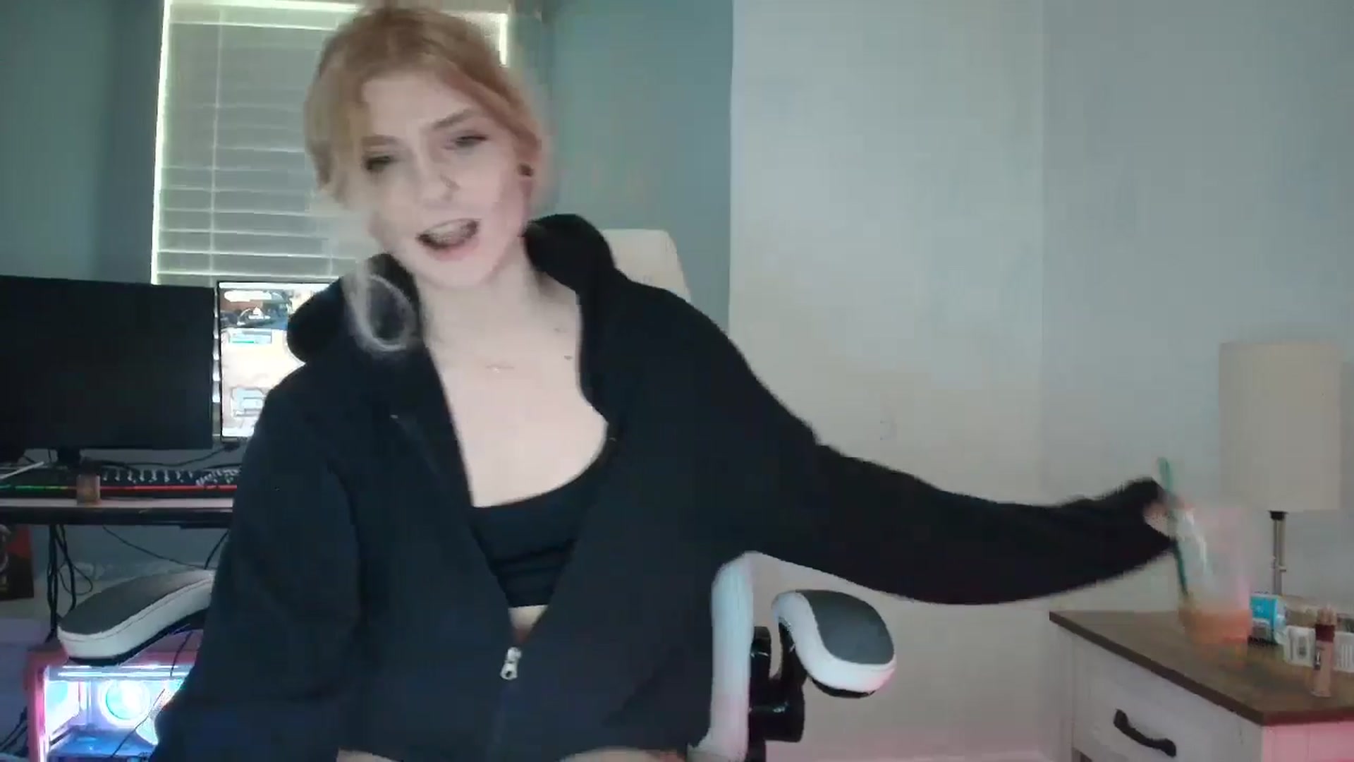 Gallery image thumbnail from DuckChan0's myfreecams stream on, 03/13/2025, 14:58 image 17 of 20