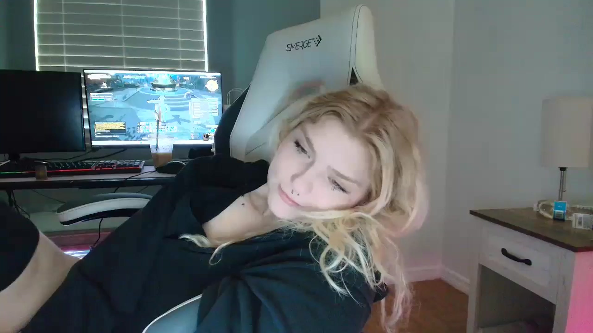 Gallery image thumbnail from DuckChan0's myfreecams stream on, 03/13/2025, 14:58 image 9 of 20