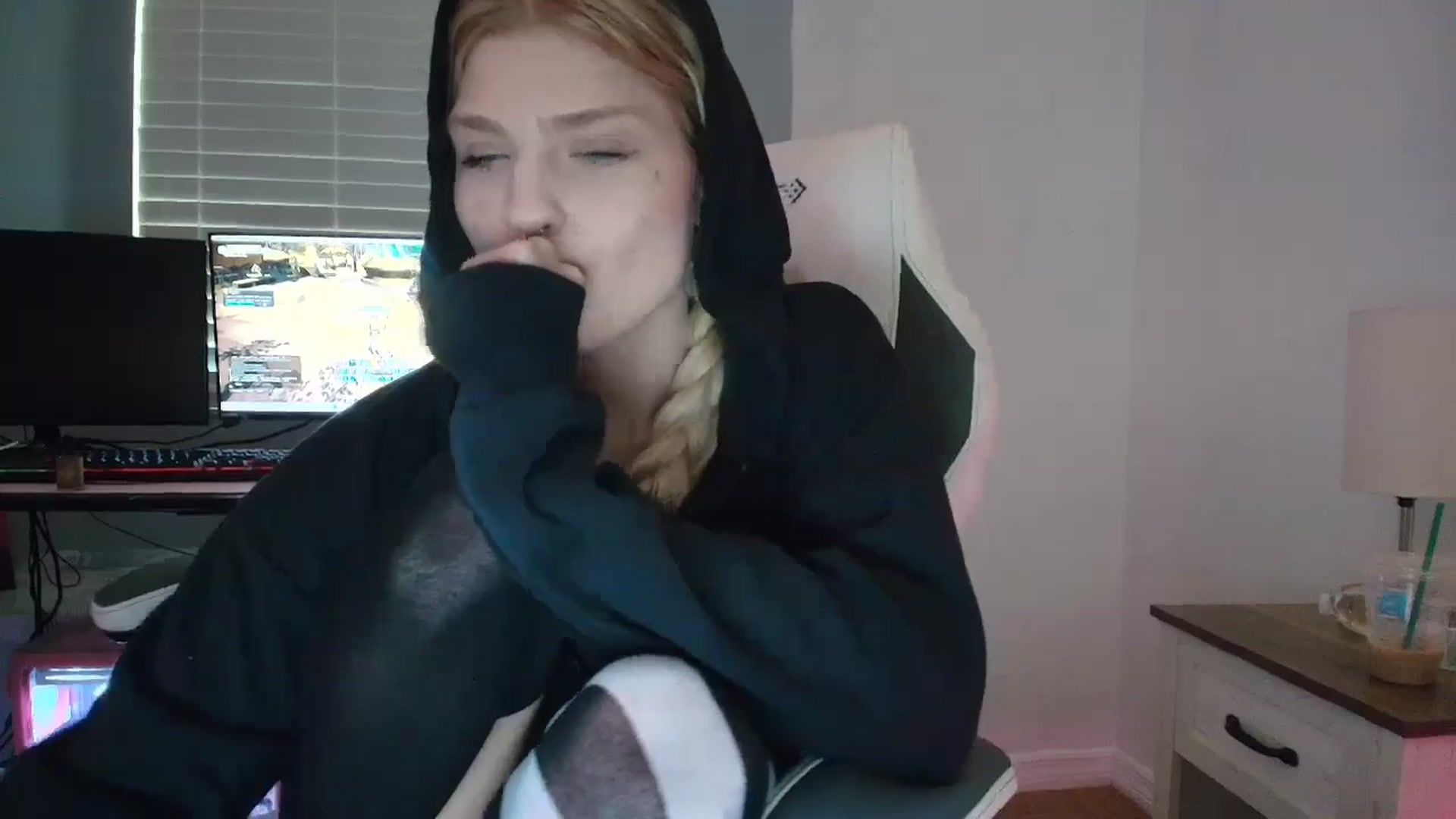 Gallery image thumbnail from DuckChan0's myfreecams stream on, 03/13/2025, 14:58 image 15 of 20
