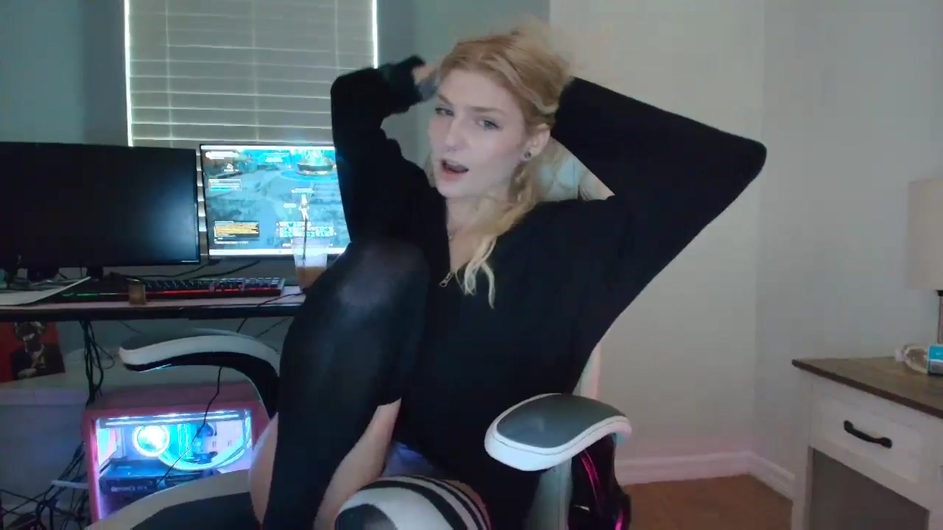 Gallery image thumbnail from DuckChan0's myfreecams stream on, 03/13/2025, 14:58 image 8 of 20