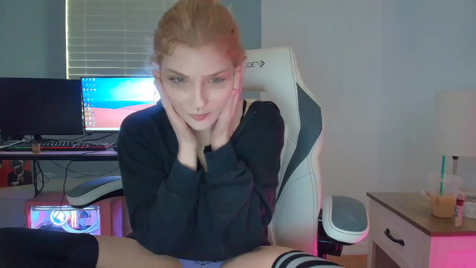 Gallery image thumbnail from DuckChan0's myfreecams stream on, 03/13/2025, 14:58 image 5 of 20