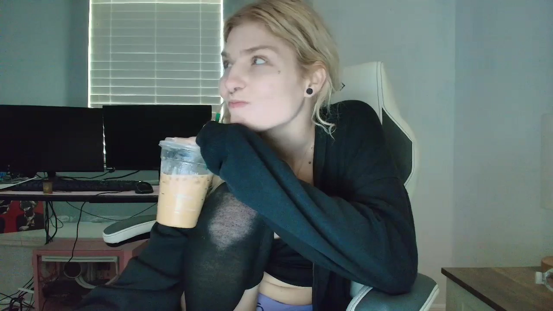 Gallery image thumbnail from DuckChan0's myfreecams stream on, 03/13/2025, 14:58 image 3 of 20