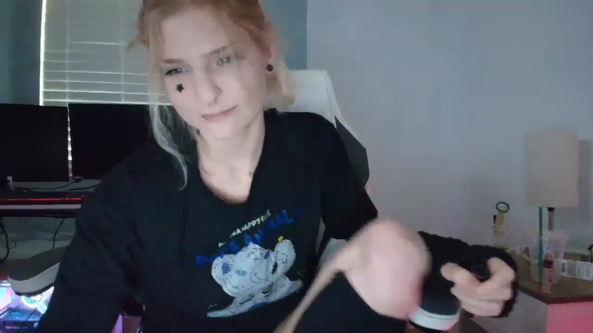 Gallery image thumbnail from DuckChan0's myfreecams stream on, 03/13/2025, 16:46 image 9 of 20