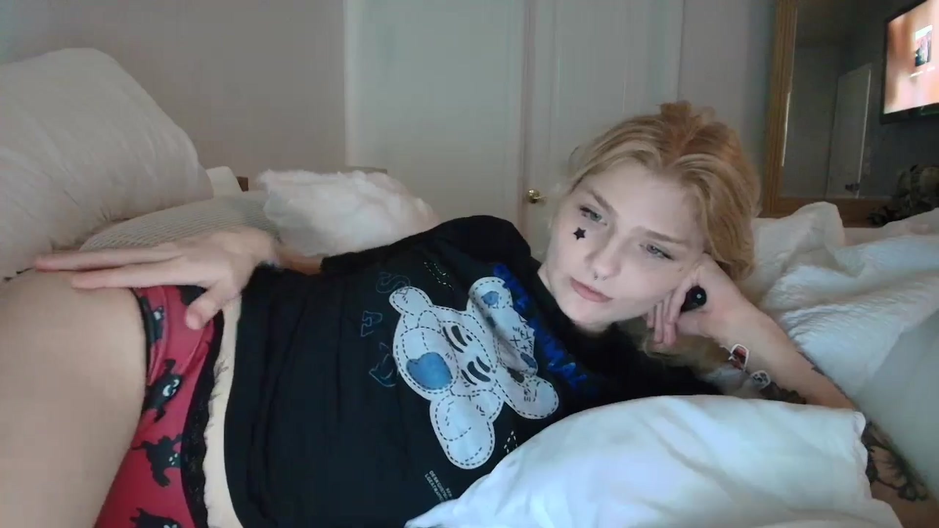 Gallery image thumbnail from DuckChan0's myfreecams stream on, 03/13/2025, 16:46 image 20 of 20