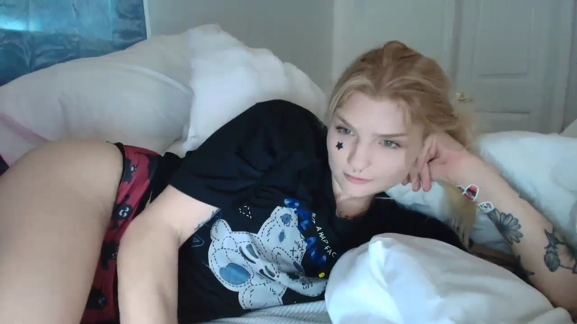 Gallery image thumbnail from DuckChan0's myfreecams stream on, 03/13/2025, 16:46 image 17 of 20
