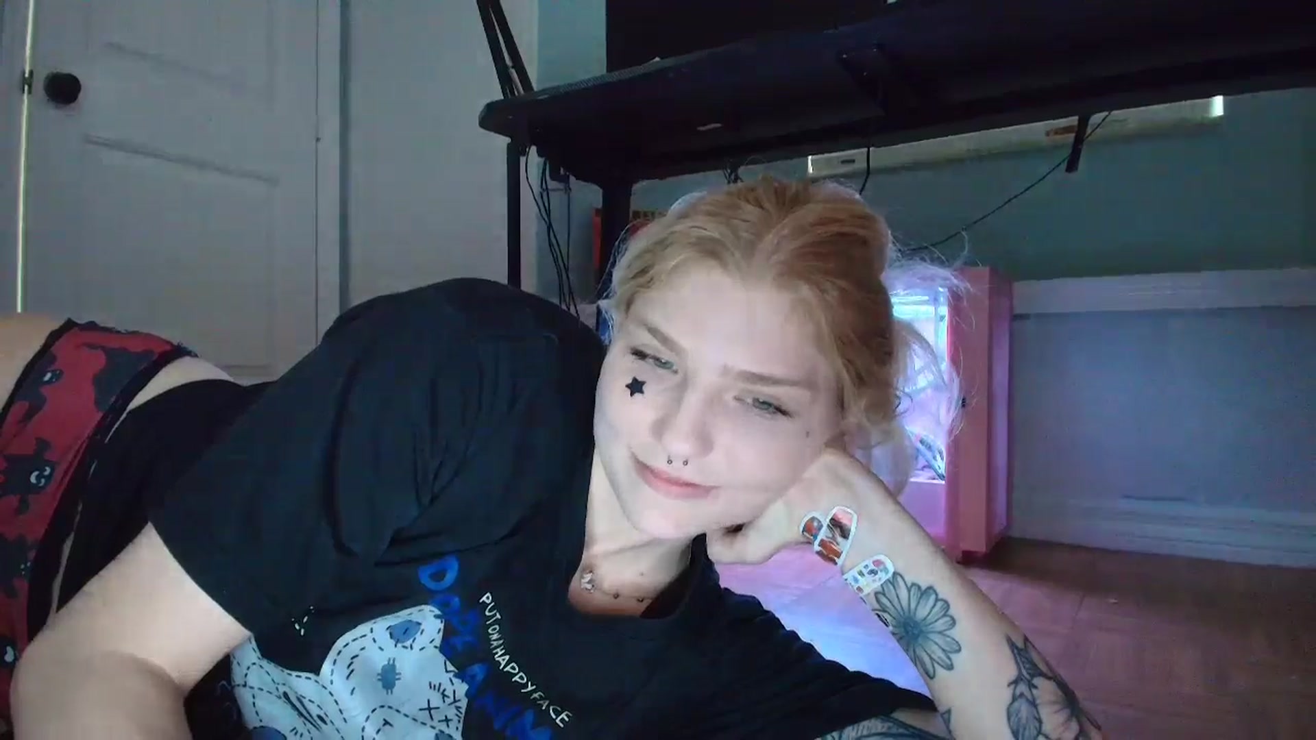 Gallery image thumbnail from DuckChan0's myfreecams stream on, 03/13/2025, 16:46 image 16 of 20