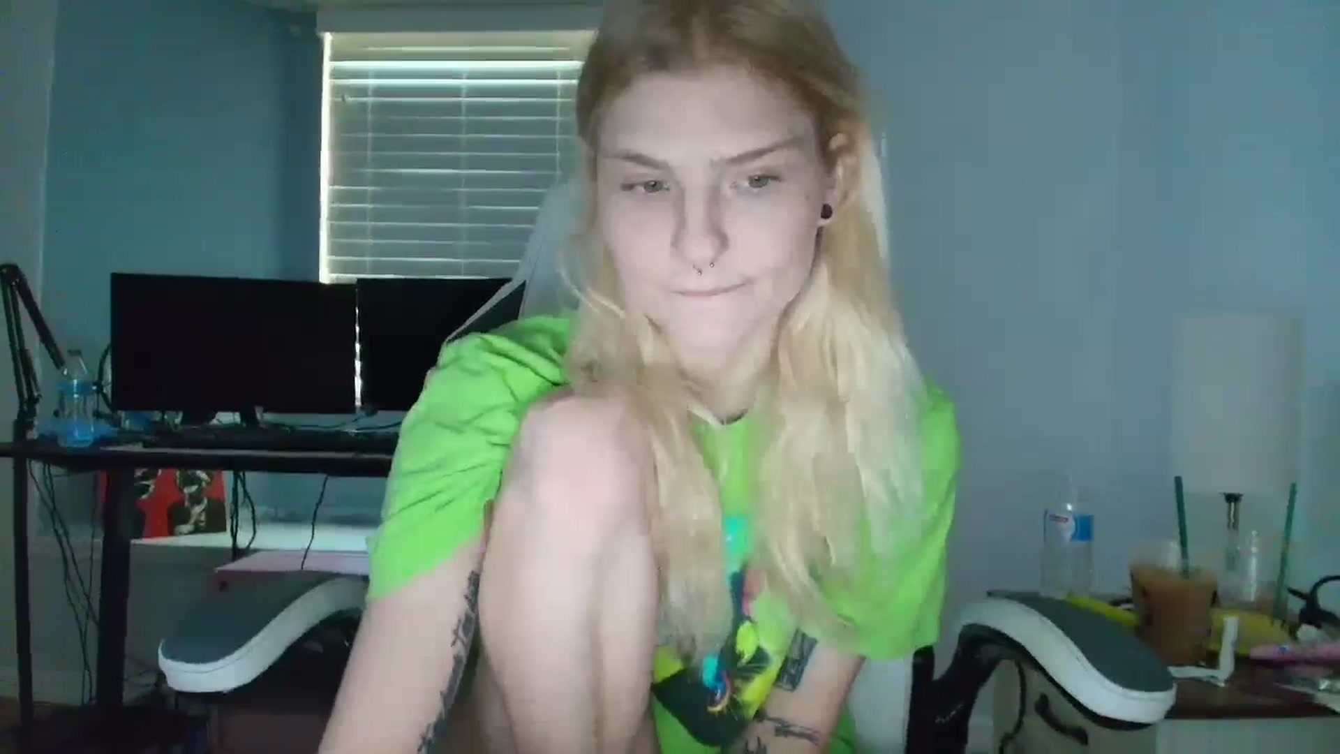 Gallery image thumbnail from DuckChan0's myfreecams stream on, 03/14/2025, 14:01 image 8 of 20