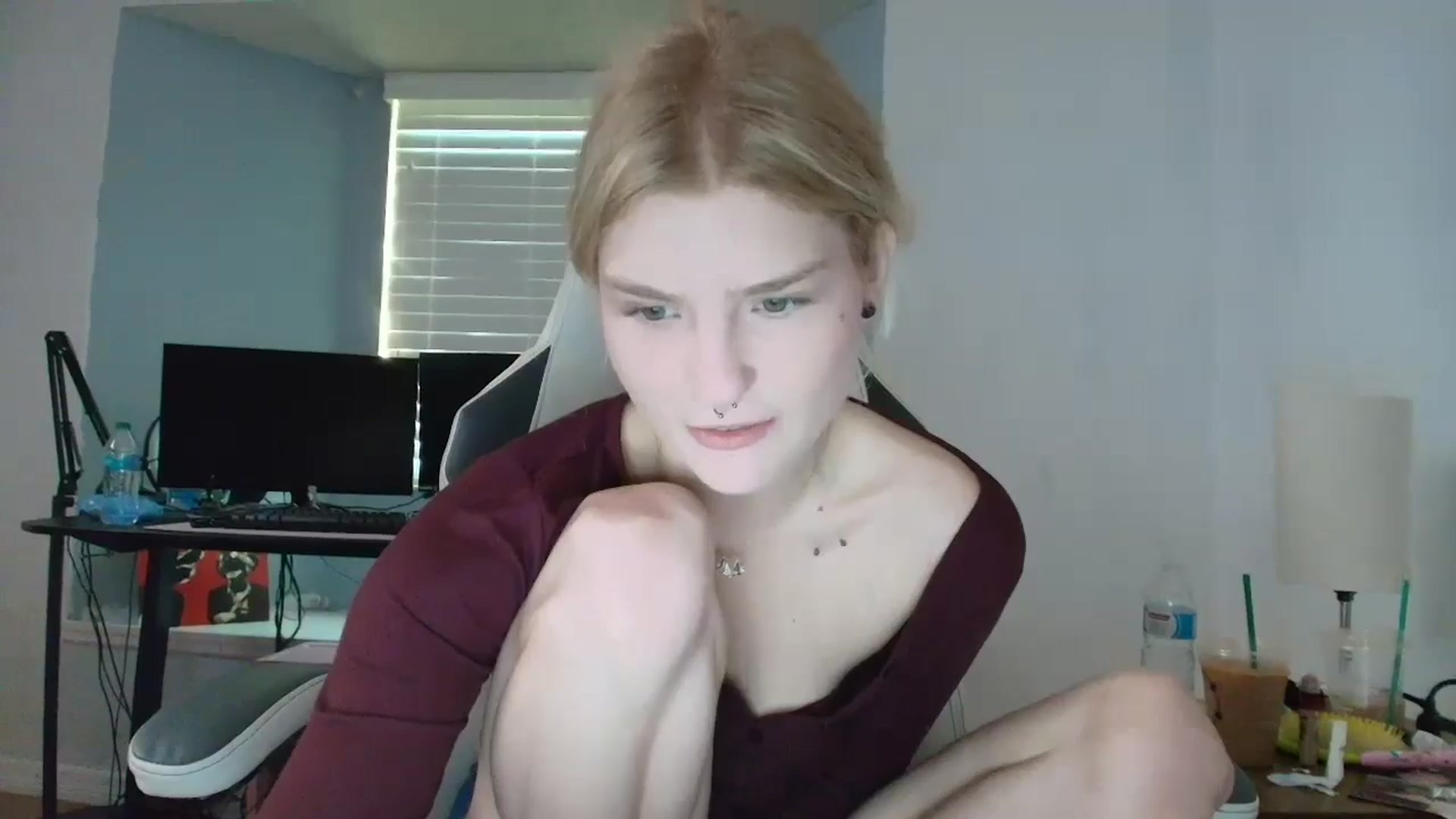 Gallery image thumbnail from DuckChan0's myfreecams stream on, 03/14/2025, 14:01 image 6 of 20