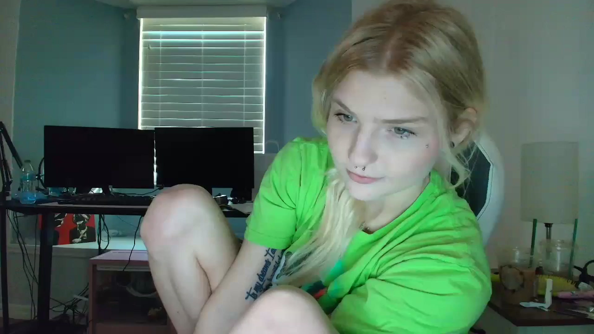 Gallery image thumbnail from DuckChan0's myfreecams stream on, 03/14/2025, 14:01 image 12 of 20