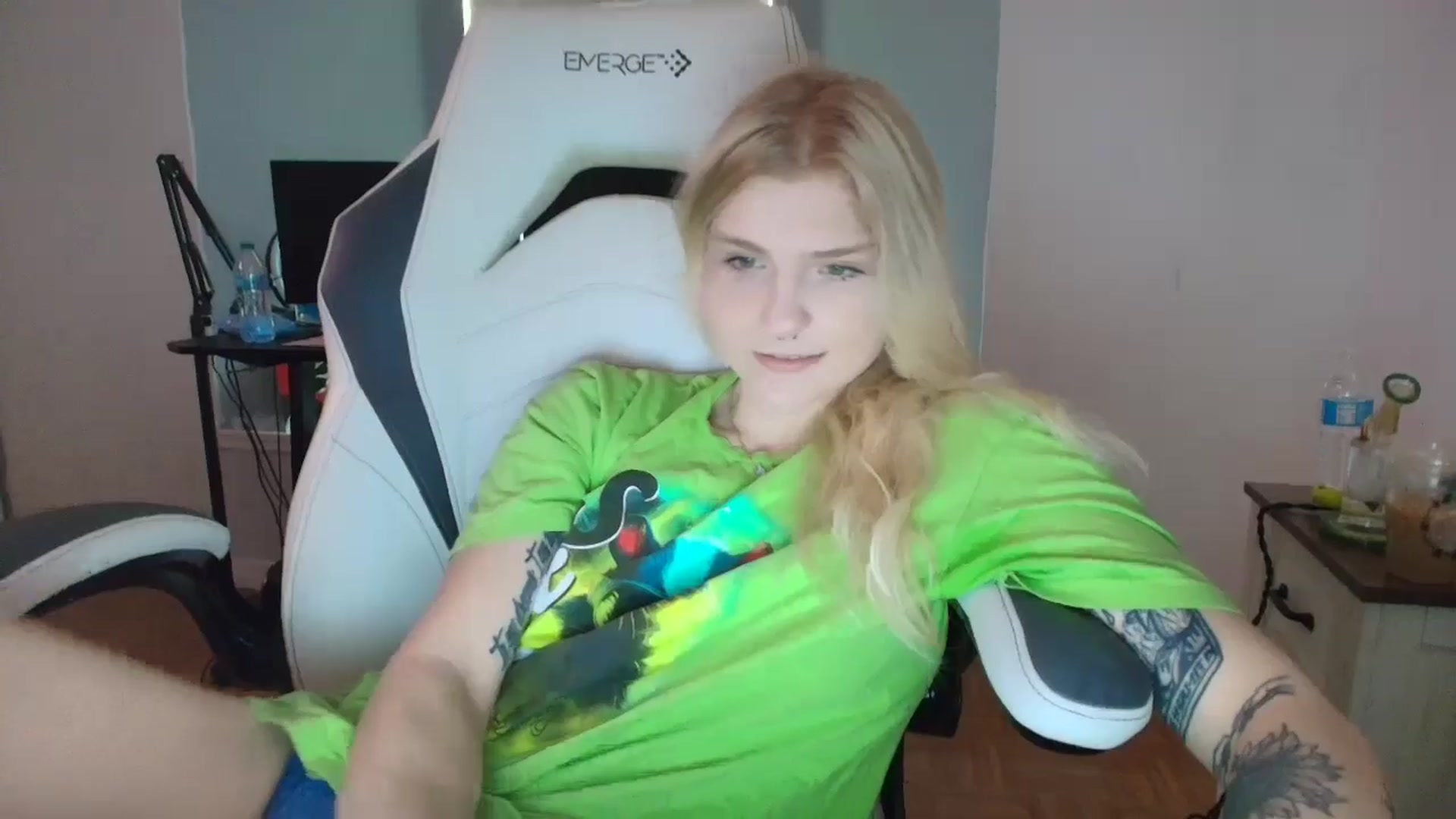 Gallery image thumbnail from DuckChan0's myfreecams stream on, 03/14/2025, 14:01 image 16 of 20