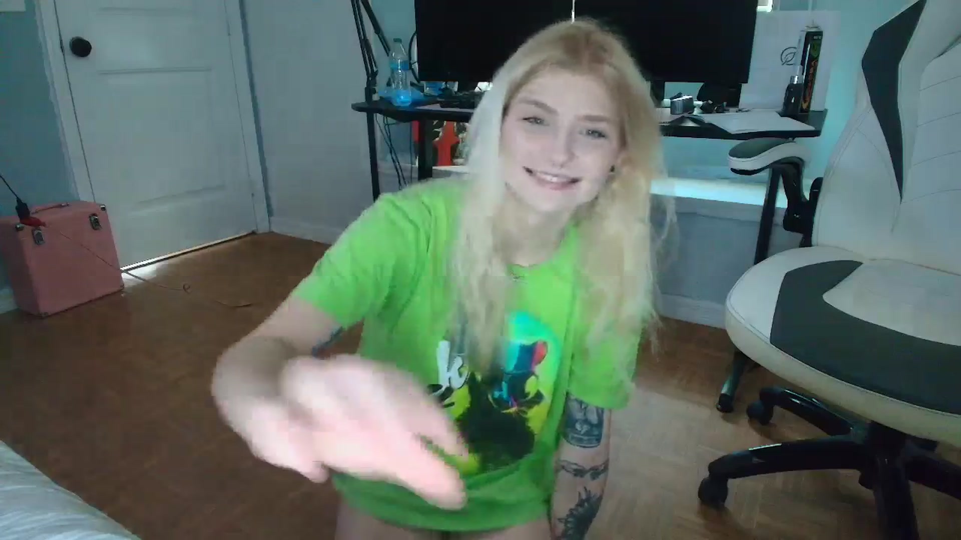 Gallery image thumbnail from DuckChan0's myfreecams stream on, 03/14/2025, 14:01 image 13 of 20