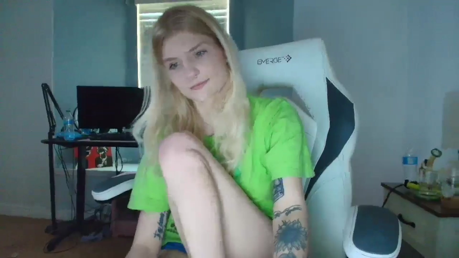 Gallery image thumbnail from DuckChan0's myfreecams stream on, 03/14/2025, 14:27 image 15 of 20