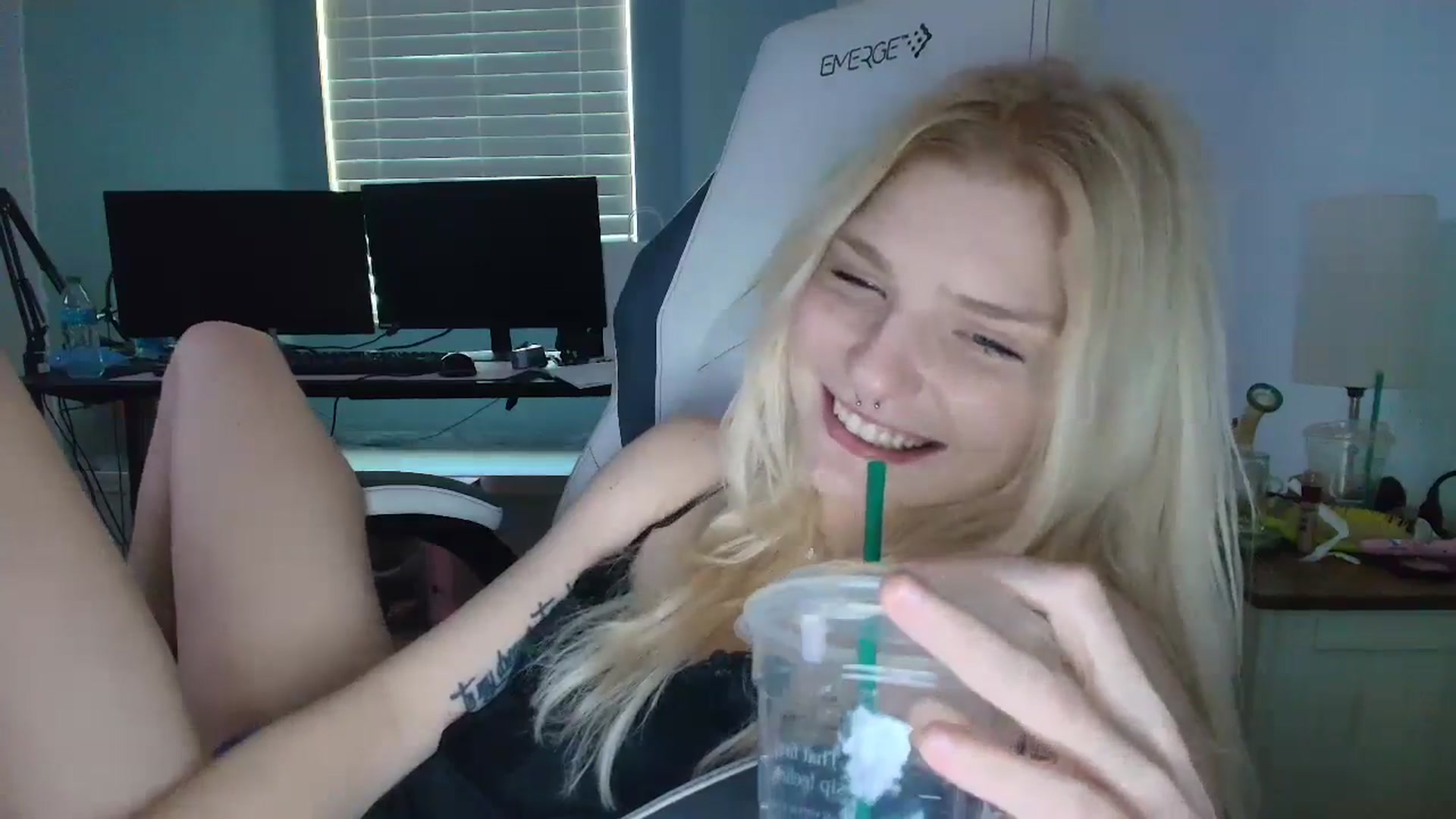 Gallery image thumbnail from DuckChan0's myfreecams stream on, 03/14/2025, 15:24 image 9 of 20