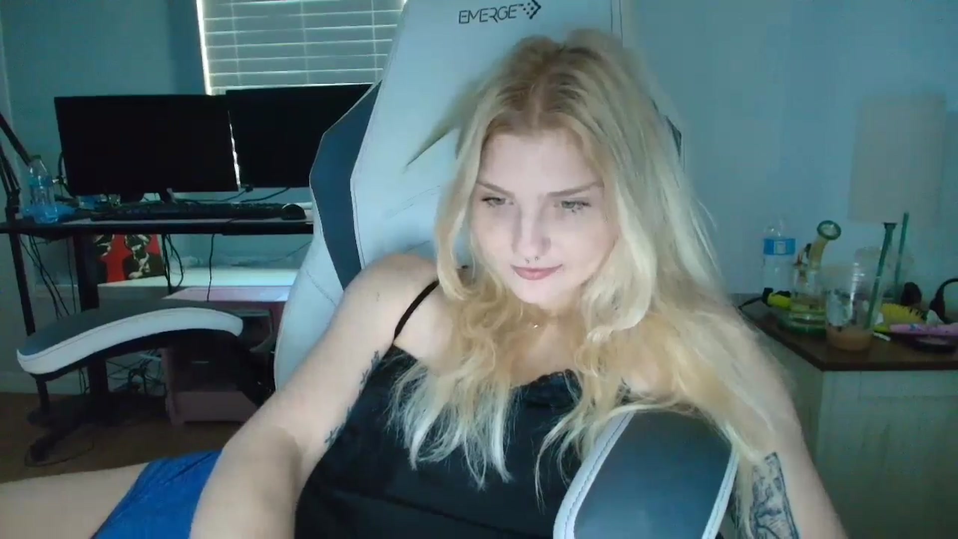 Gallery image thumbnail from DuckChan0's myfreecams stream on, 03/14/2025, 15:24 image 8 of 20