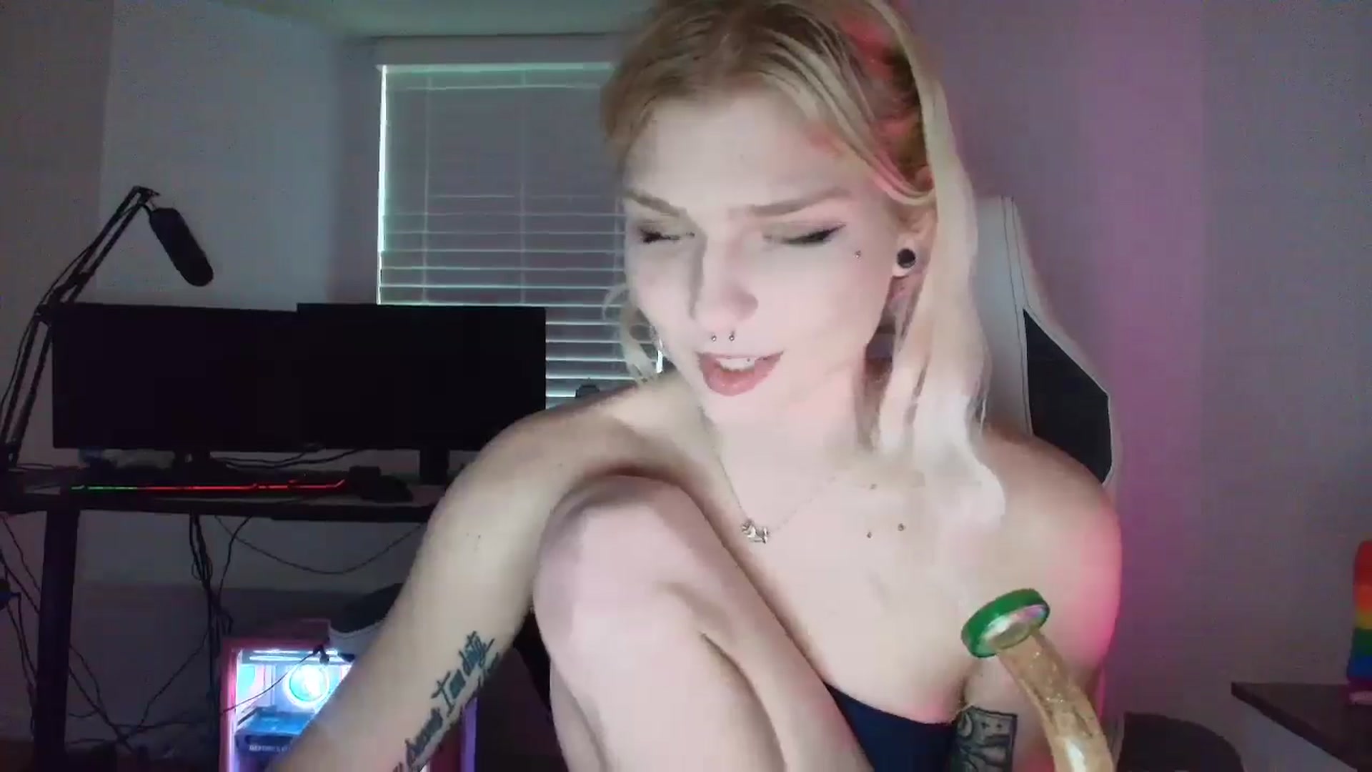 Gallery image thumbnail from DuckChan0's myfreecams stream on, 03/15/2025, 22:57 image 20 of 20
