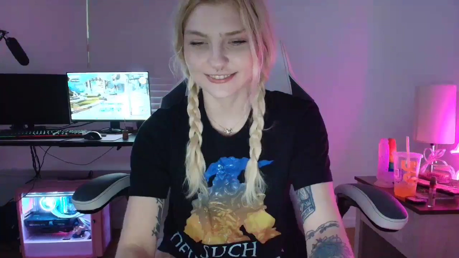 Gallery image thumbnail from DuckChan0's myfreecams stream on, 03/16/2025, 23:36 image 11 of 20