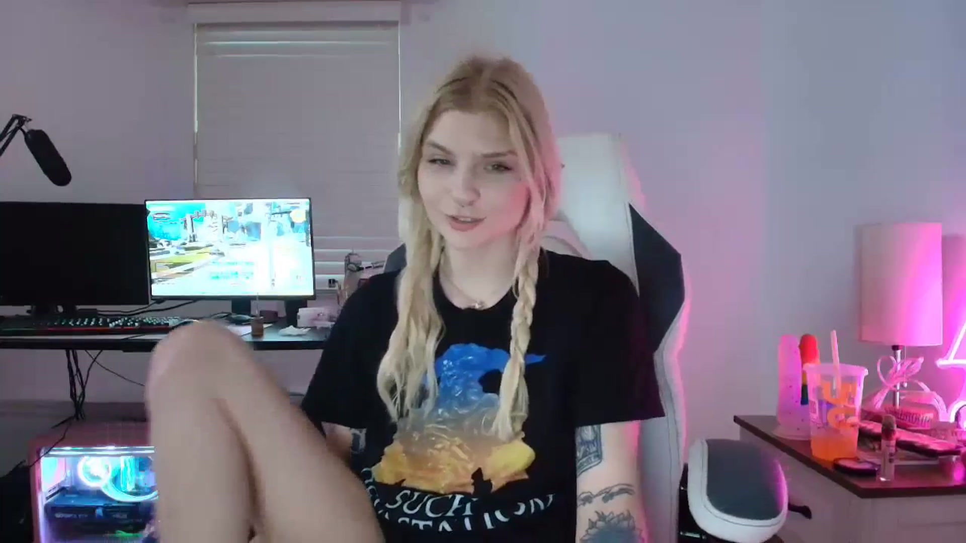 Gallery image thumbnail from DuckChan0's myfreecams stream on, 03/16/2025, 23:36 image 10 of 20