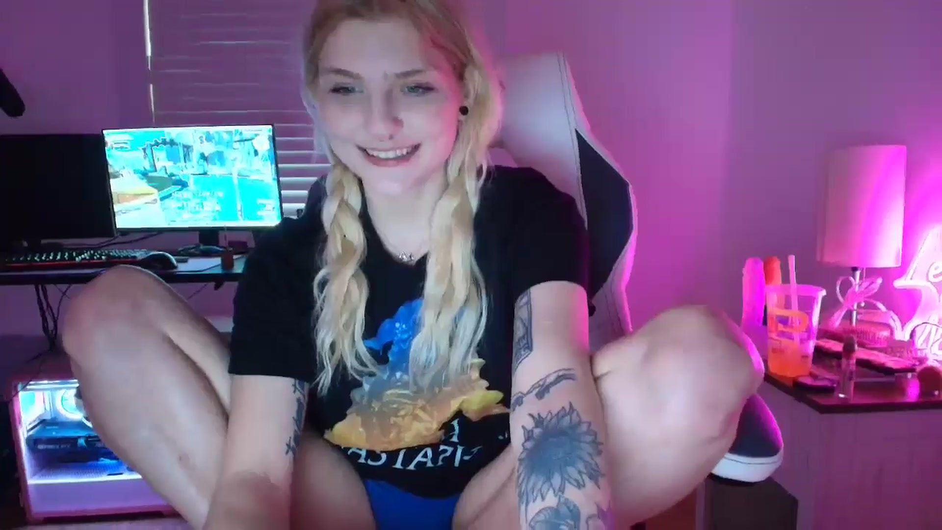 Gallery image thumbnail from DuckChan0's myfreecams stream on, 03/16/2025, 23:36 image 4 of 20
