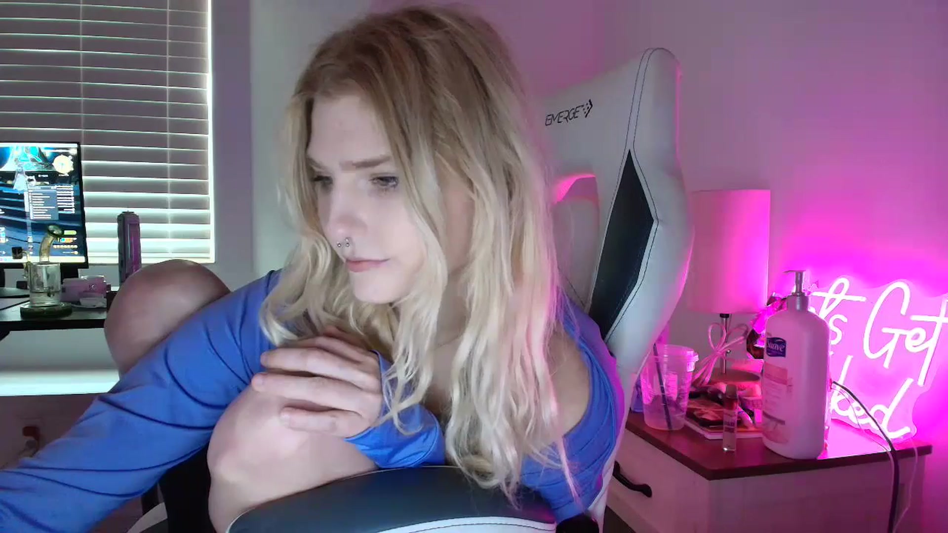 Gallery image thumbnail from DuckChan0's myfreecams stream on, 03/17/2025, 15:18 image 18 of 20