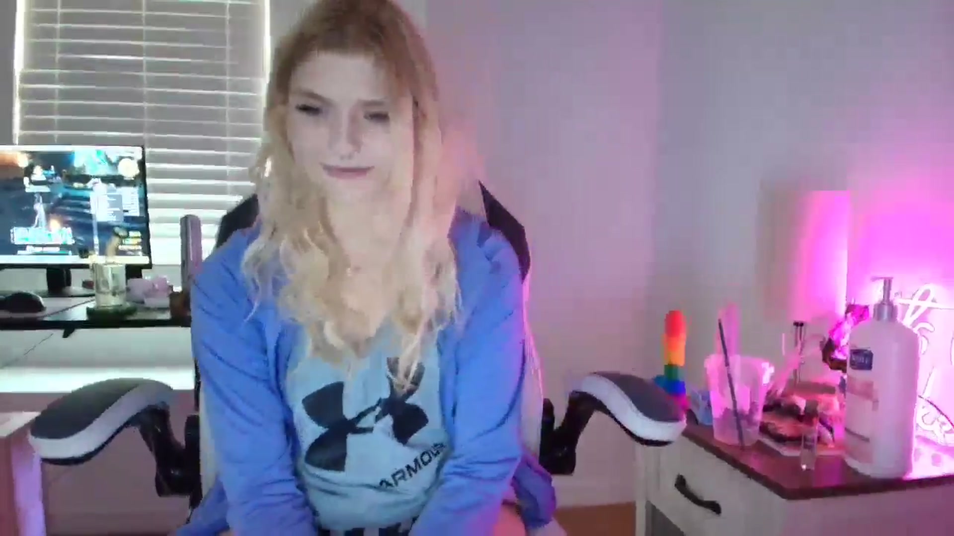 Gallery image thumbnail from DuckChan0's myfreecams stream on, 03/17/2025, 15:18 image 16 of 20