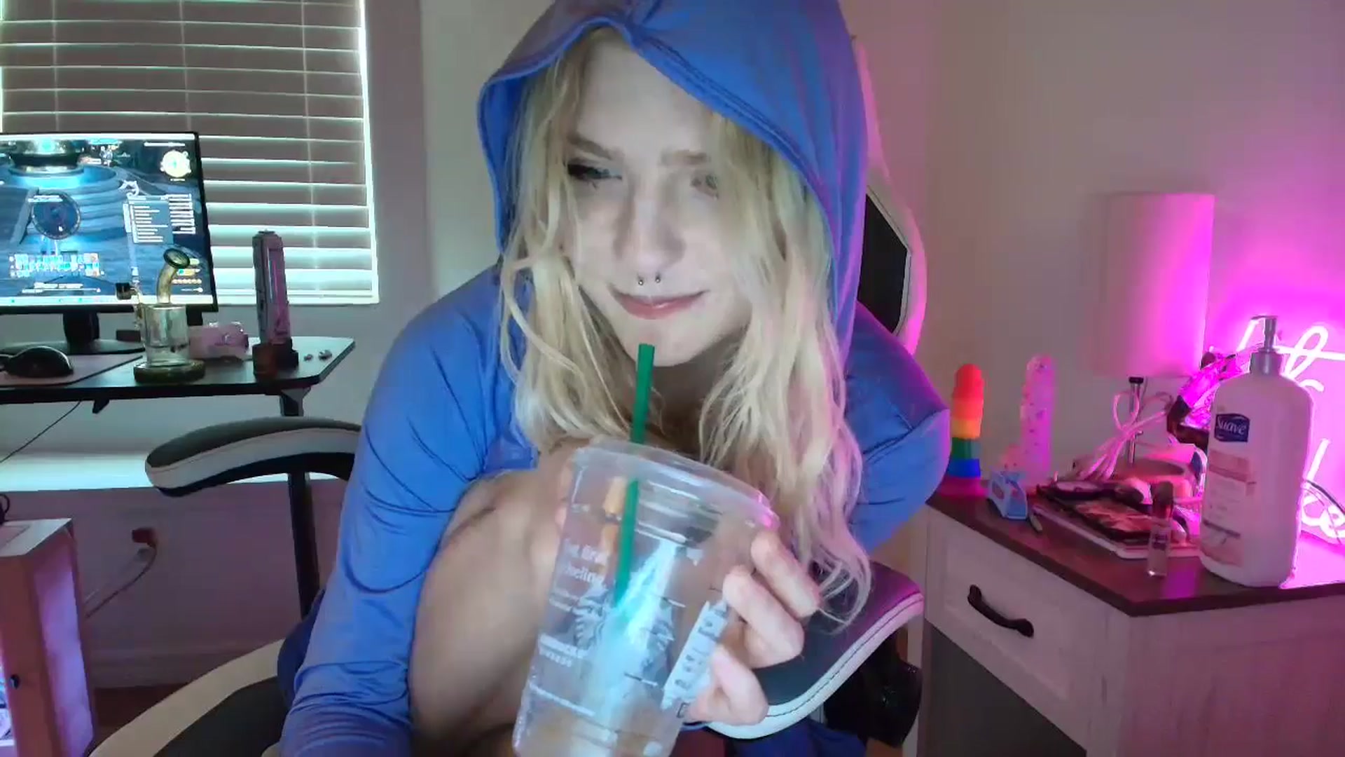 Gallery image thumbnail from DuckChan0's myfreecams stream on, 03/17/2025, 15:18 image 9 of 20