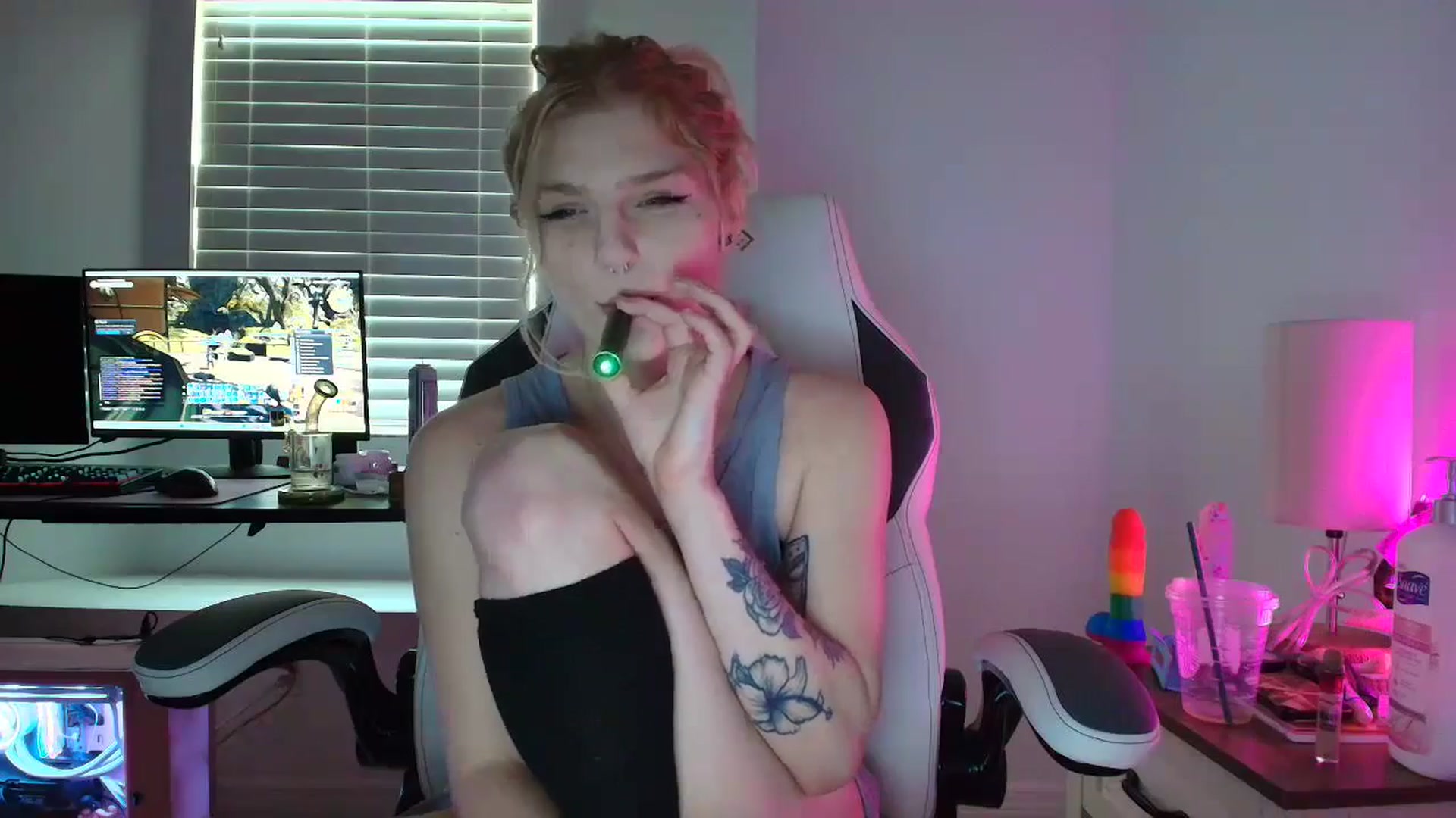 Gallery image thumbnail from DuckChan0's myfreecams stream on, 03/17/2025, 15:59 image 4 of 20
