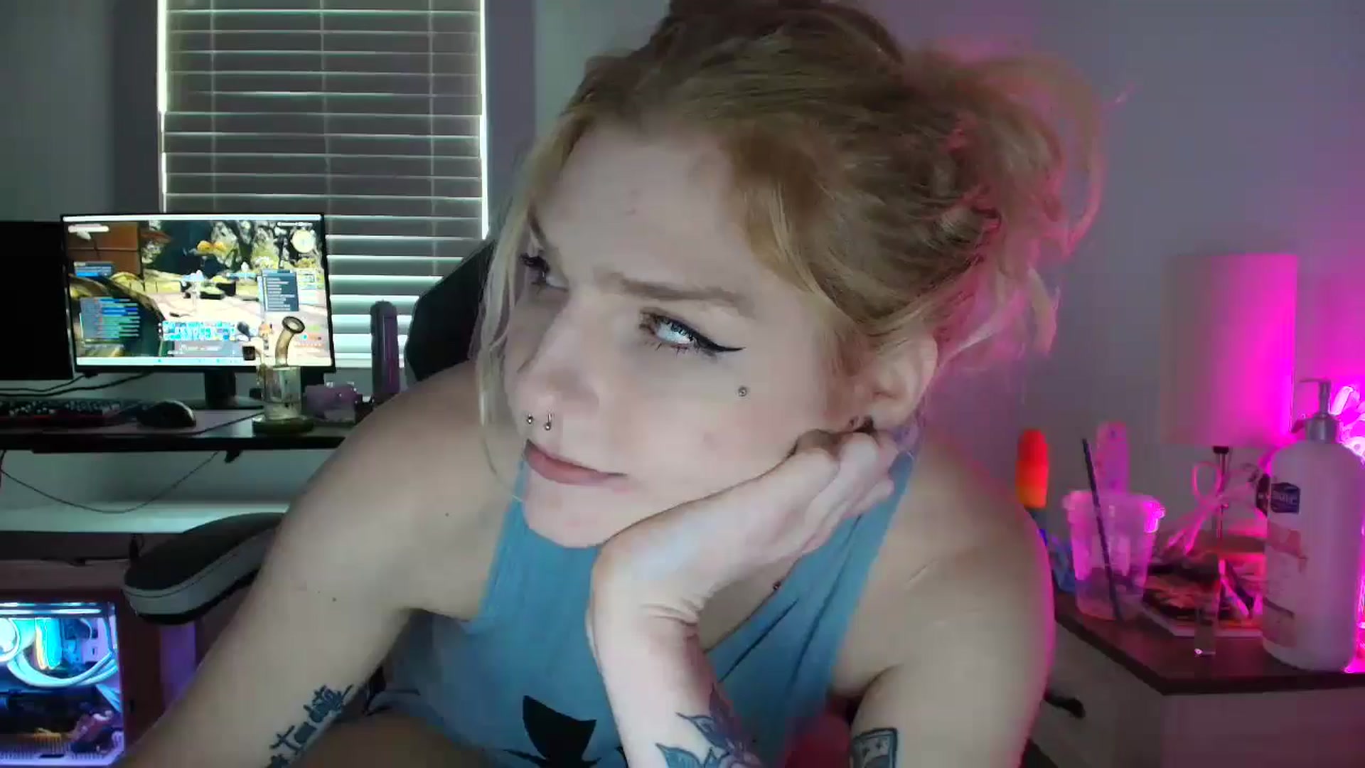 Gallery image thumbnail from DuckChan0's myfreecams stream on, 03/17/2025, 15:59 image 3 of 20