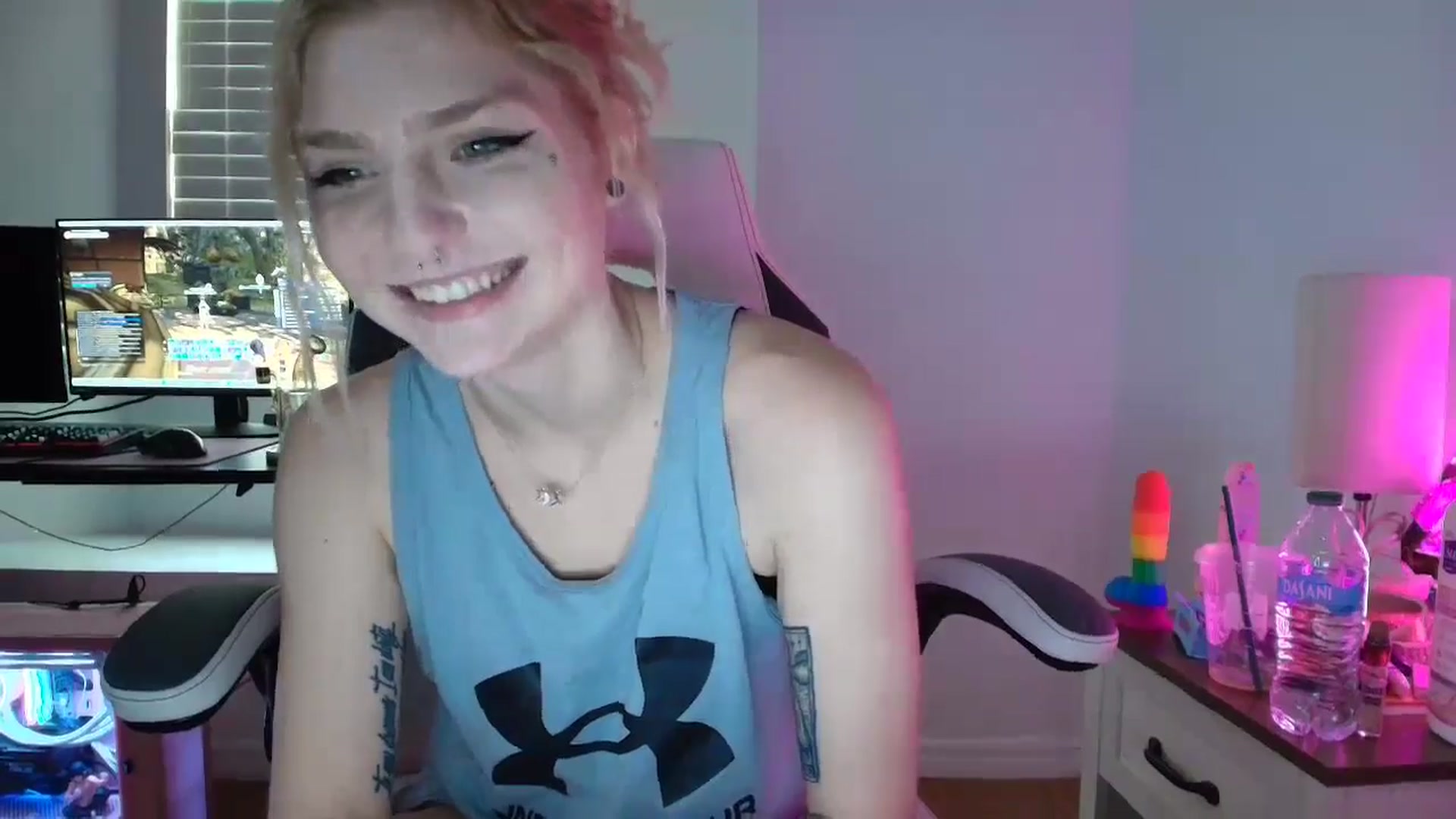 Gallery image thumbnail from DuckChan0's myfreecams stream on, 03/17/2025, 15:59 image 11 of 20