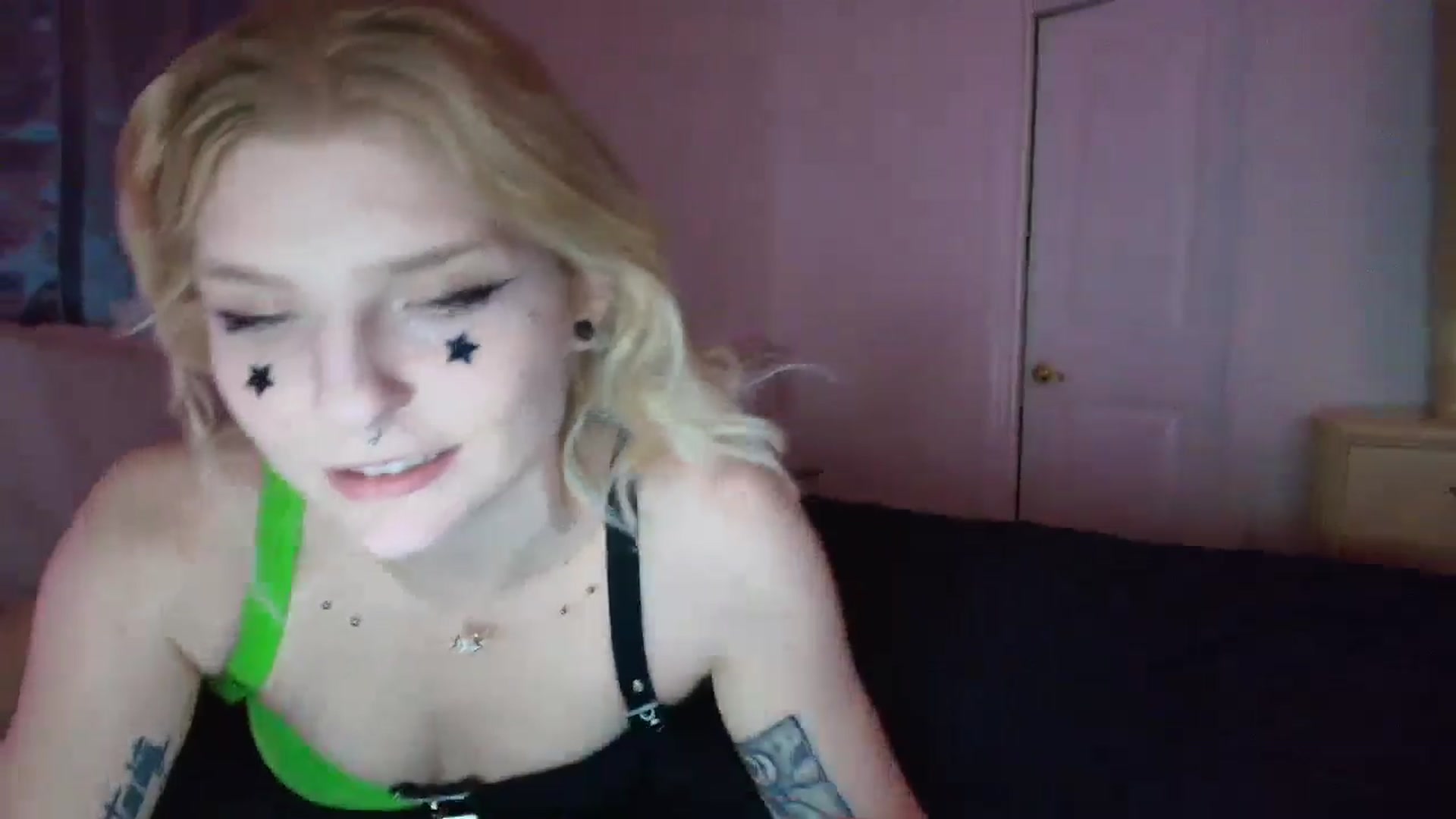 Gallery image thumbnail from DuckChan0's myfreecams stream on, 03/18/2025, 24:09 image 14 of 20