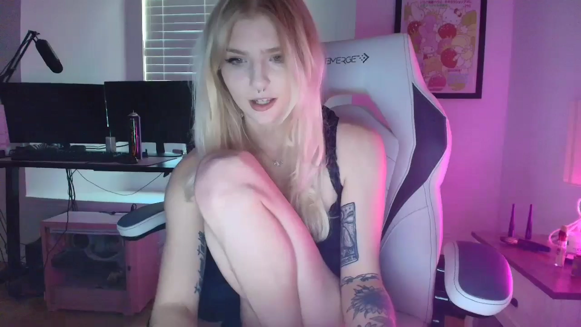 Gallery image thumbnail from DuckChan0's myfreecams stream on, 03/18/2025, 17:16 image 20 of 20