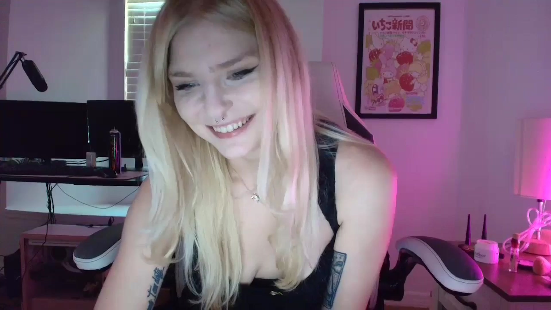 Gallery image thumbnail from DuckChan0's myfreecams stream on, 03/18/2025, 17:16 image 9 of 20