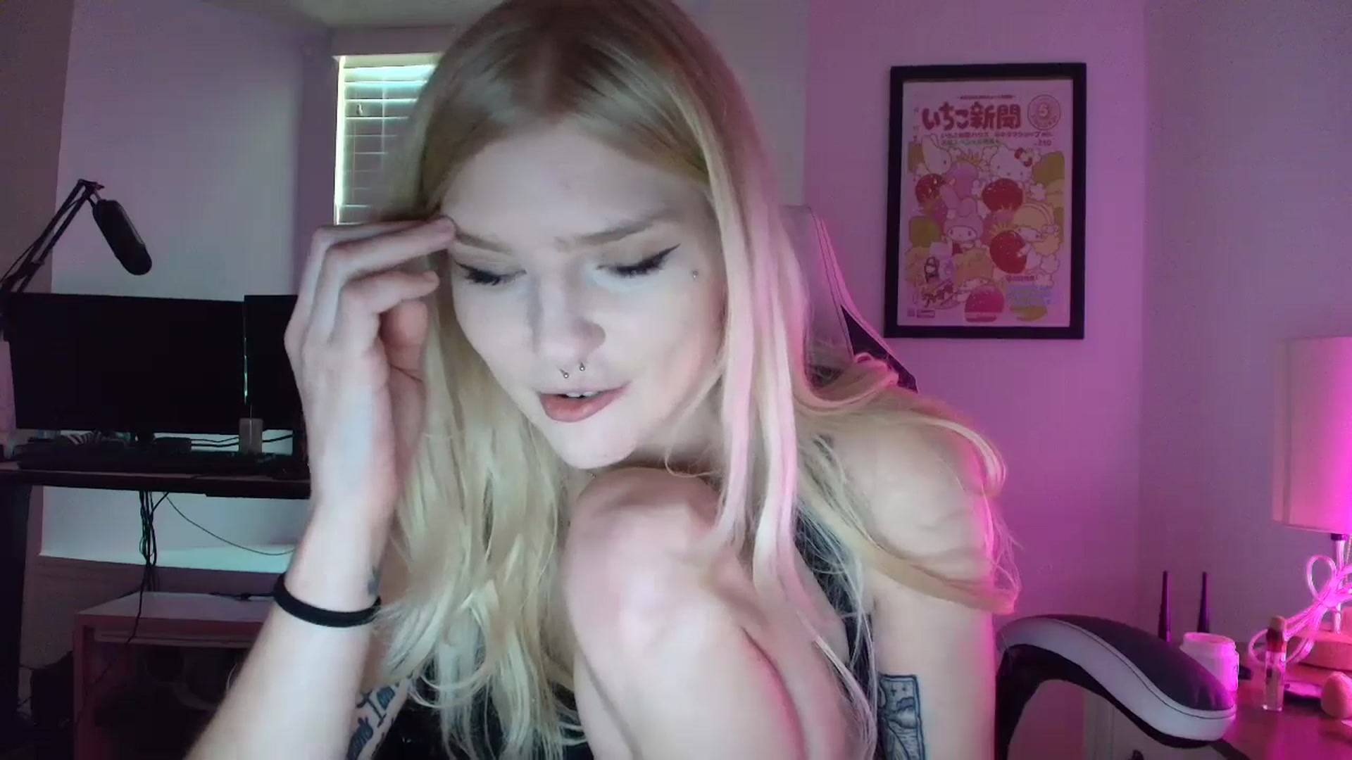 Gallery image thumbnail from DuckChan0's myfreecams stream on, 03/18/2025, 17:16 image 12 of 20