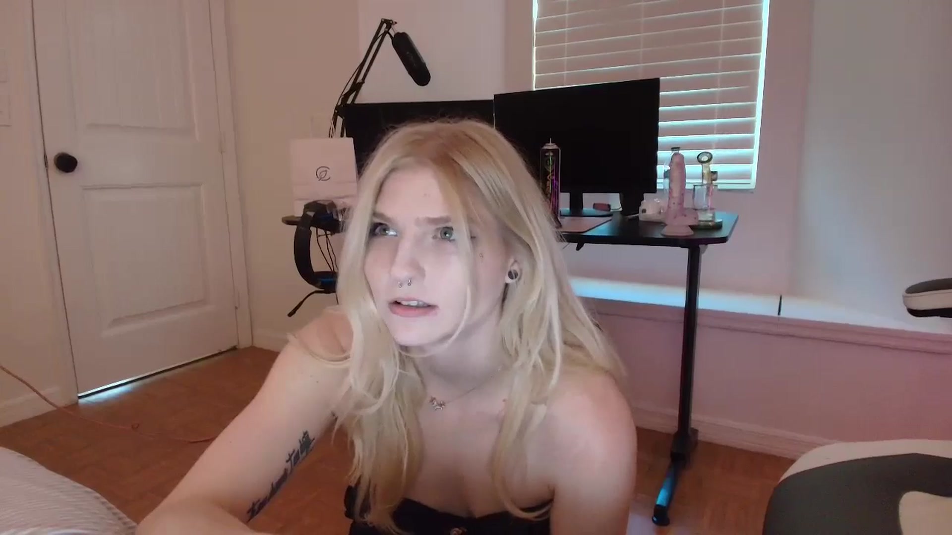 Gallery image thumbnail from DuckChan0's myfreecams stream on, 03/18/2025, 18:11 image 8 of 20
