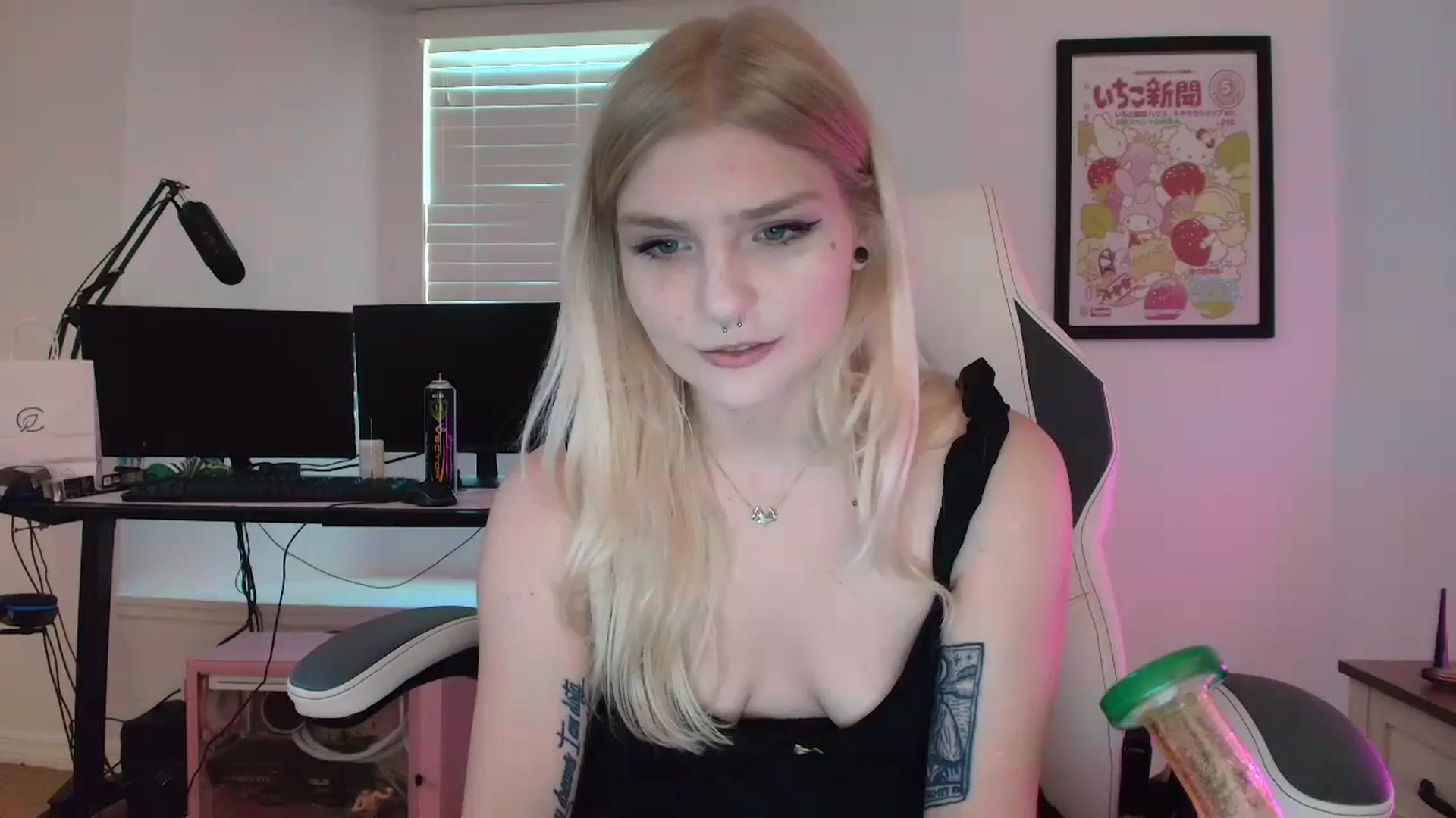 Gallery image thumbnail from DuckChan0's myfreecams stream on, 03/18/2025, 18:11 image 17 of 20