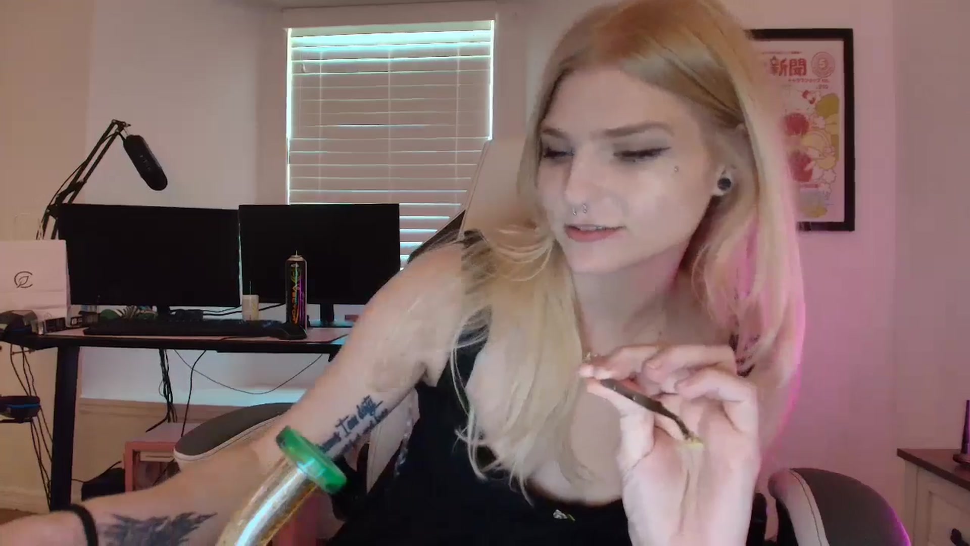 Gallery image thumbnail from DuckChan0's myfreecams stream on, 03/18/2025, 18:11 image 15 of 20