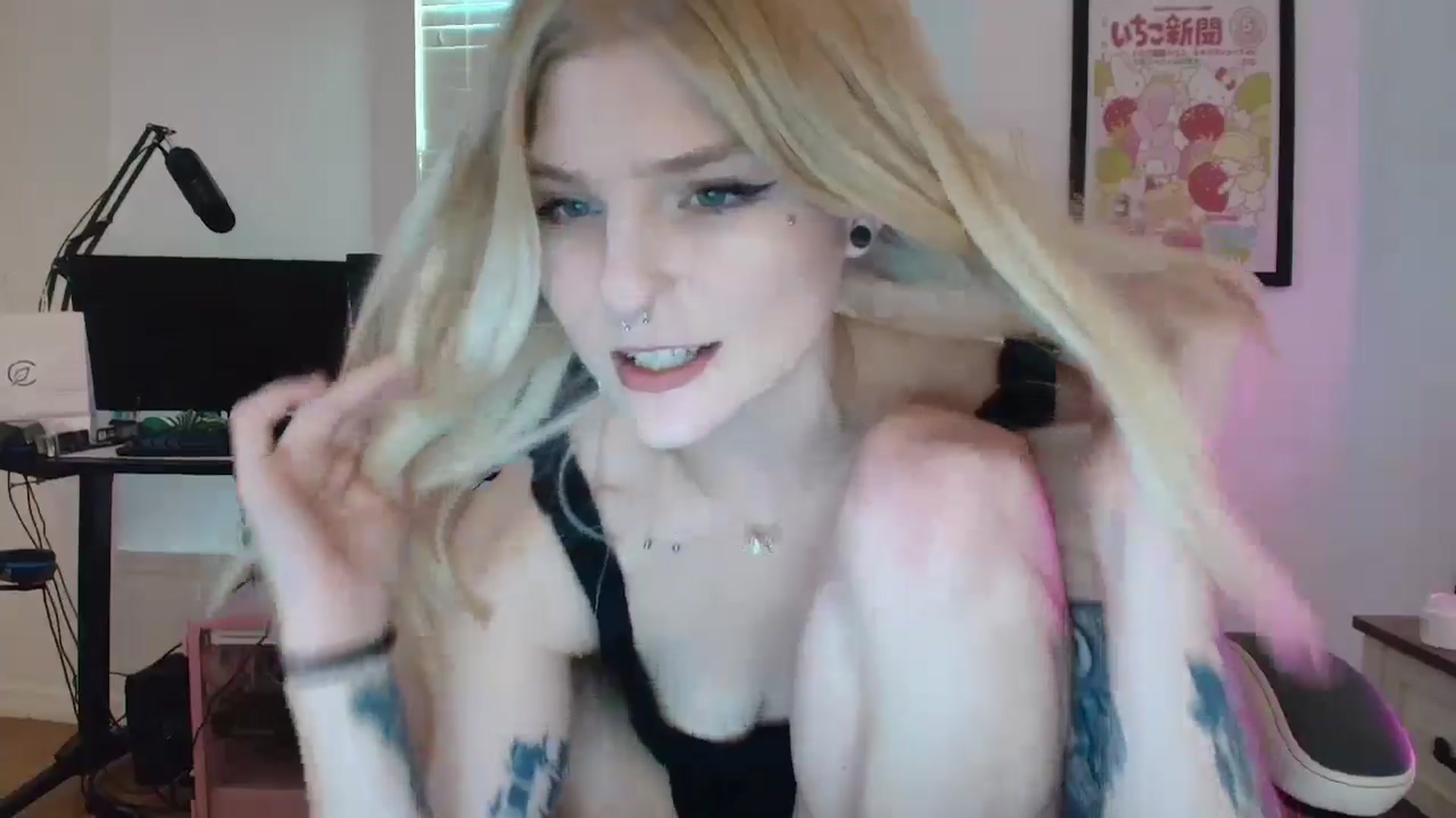 Gallery image thumbnail from DuckChan0's myfreecams stream on, 03/18/2025, 18:11 image 19 of 20
