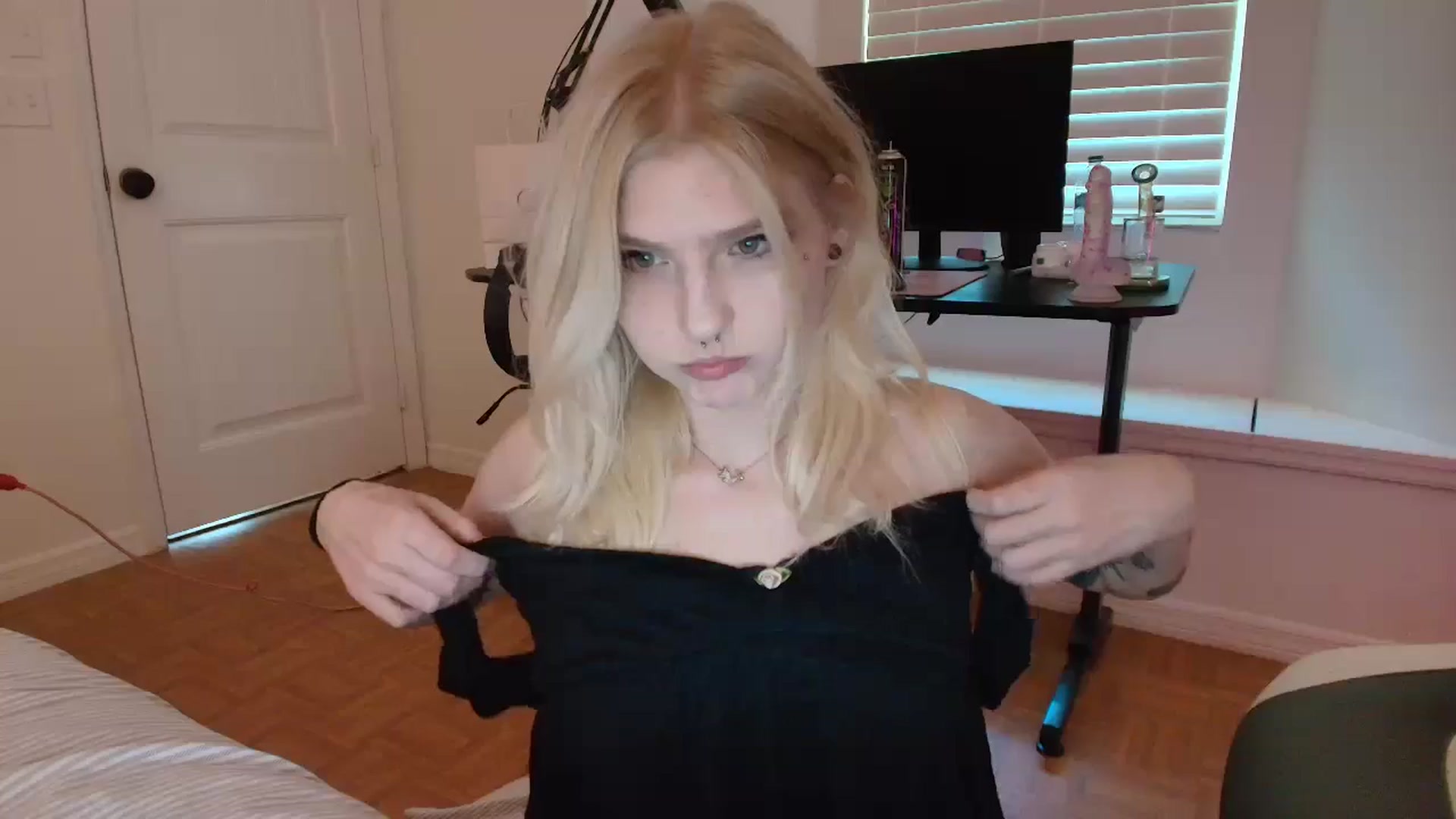 Gallery image thumbnail from DuckChan0's myfreecams stream on, 03/18/2025, 18:11 image 7 of 20